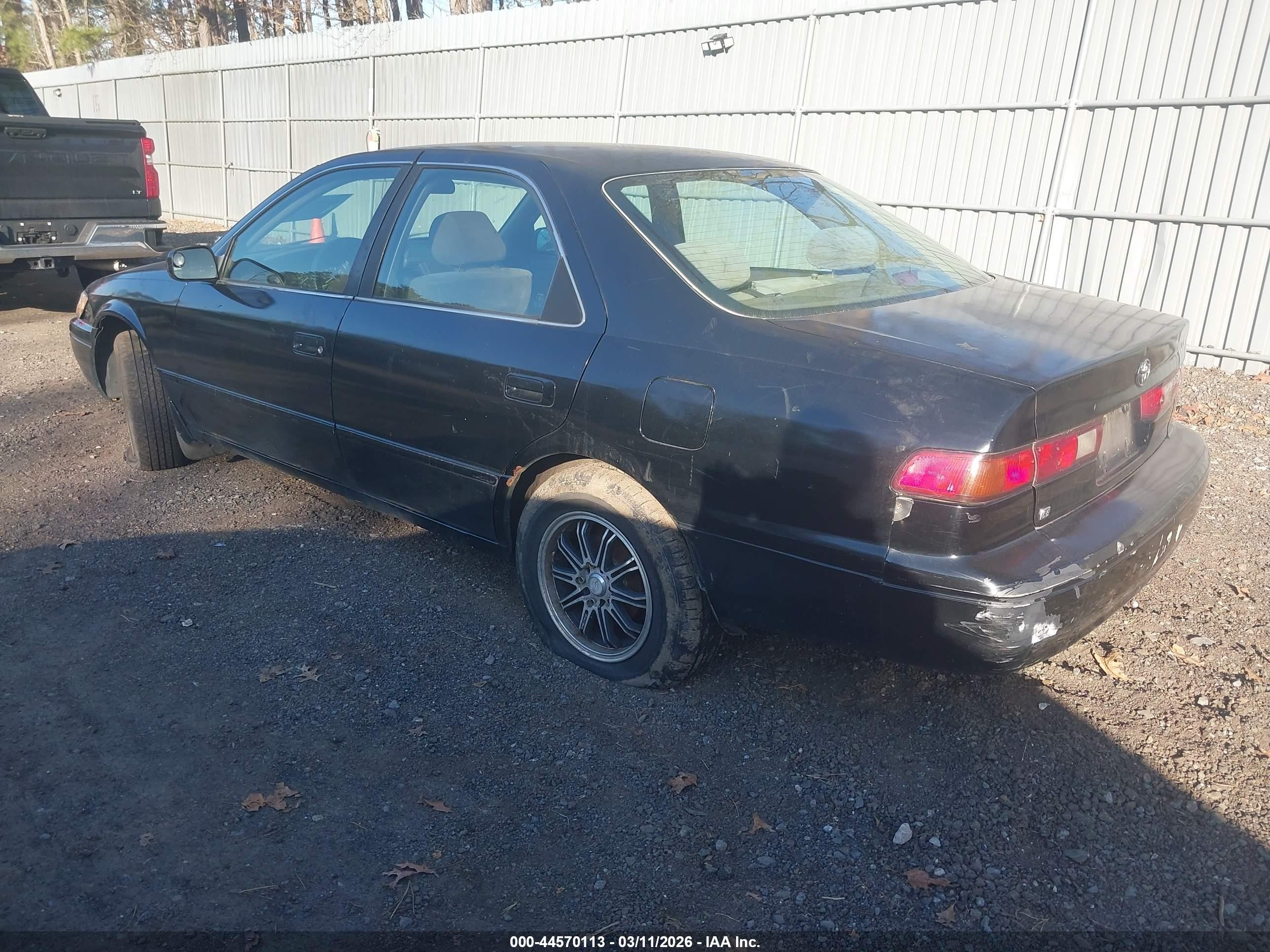 1998 Toyota Camry Le Black vin: JT2BG22K3W0189789