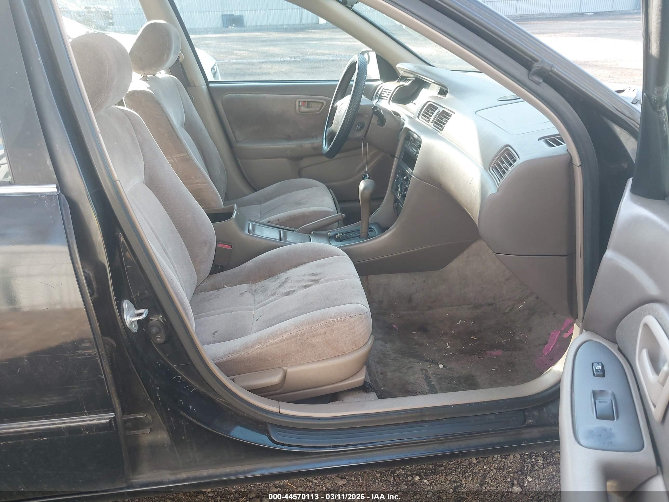1998 Toyota Camry Le Black vin: JT2BG22K3W0189789