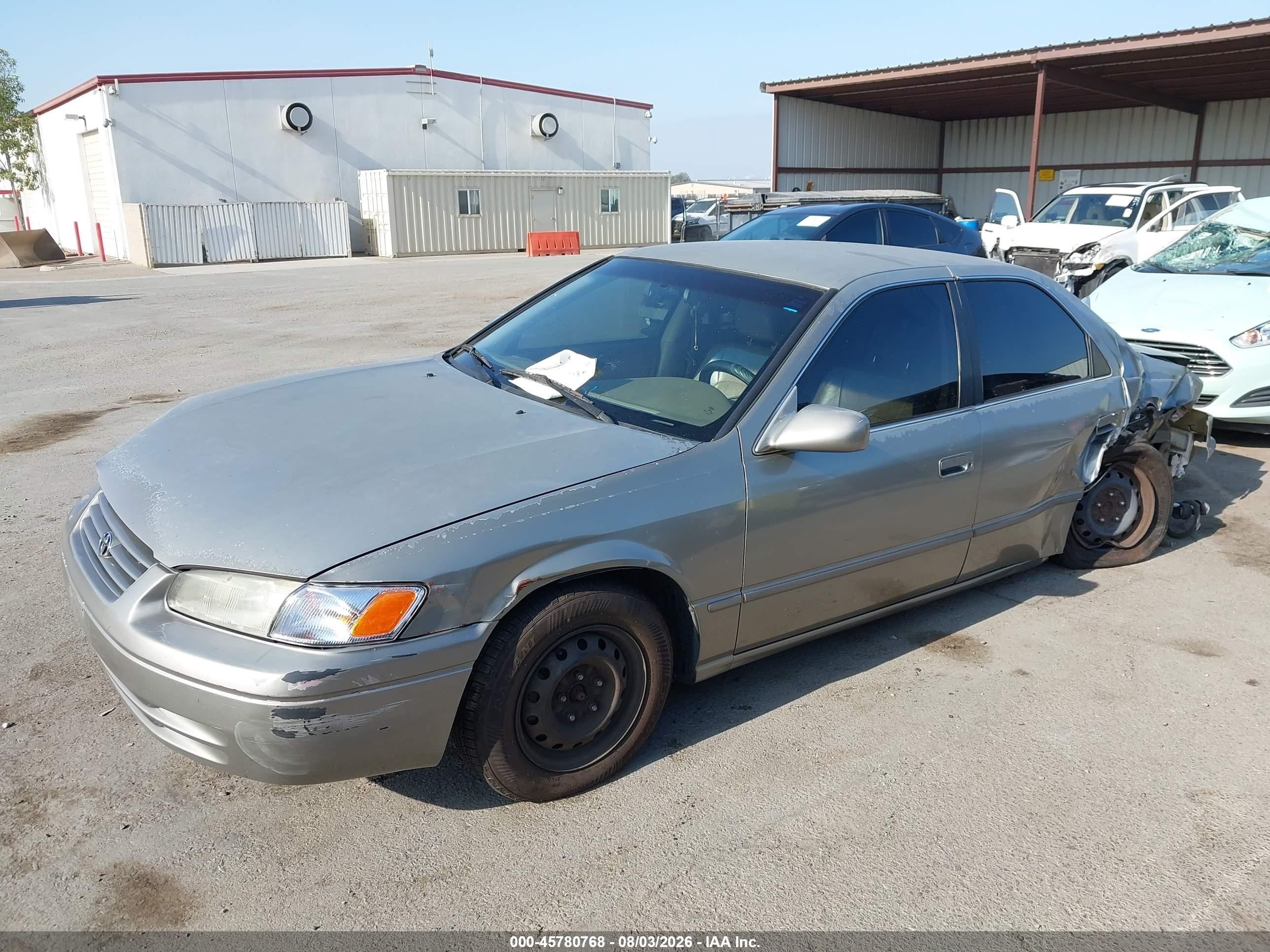 1998 Toyota Camry Le Gray vin: JT2BG22K3W0203190