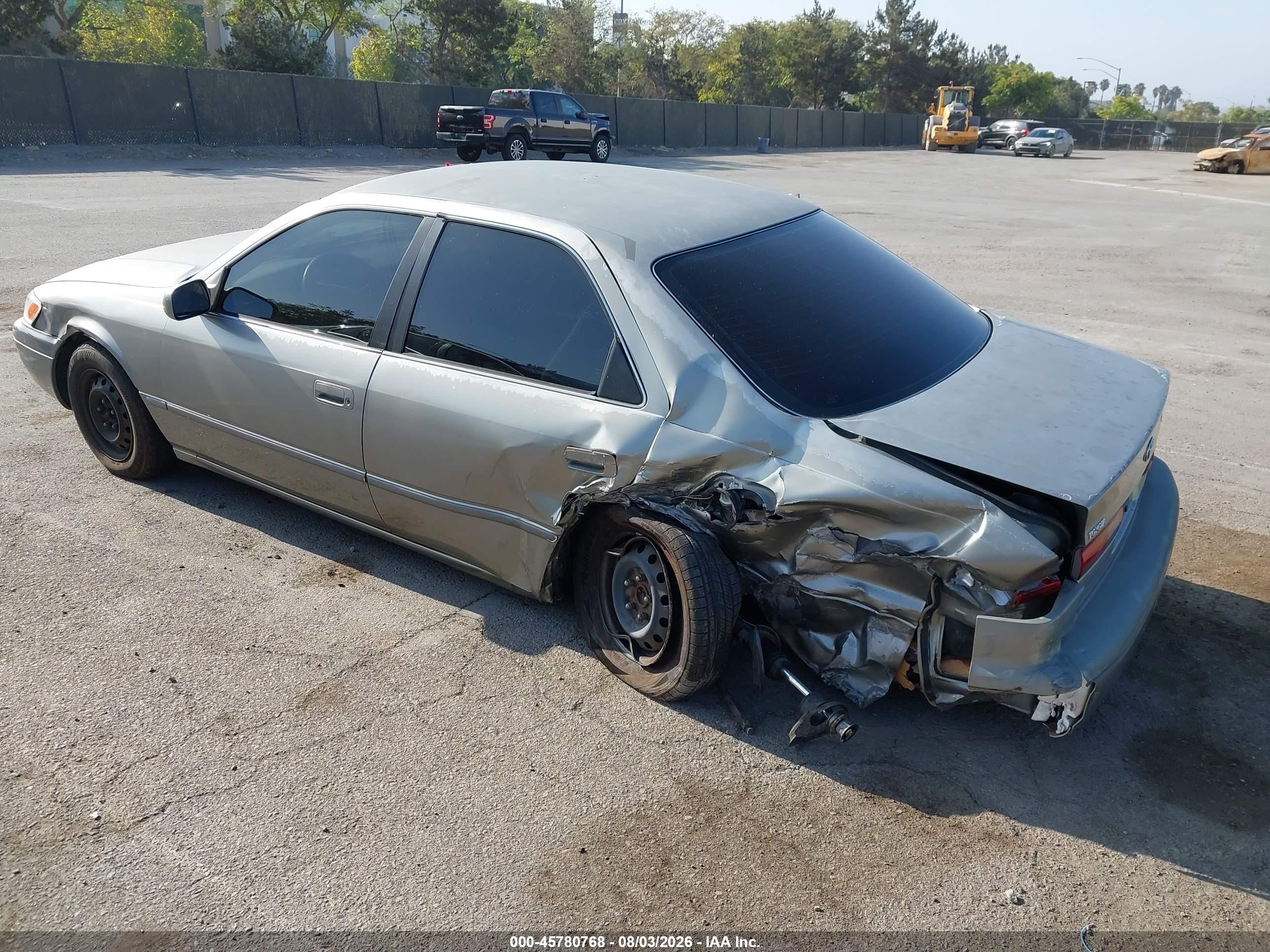1998 Toyota Camry Le Gray vin: JT2BG22K3W0203190