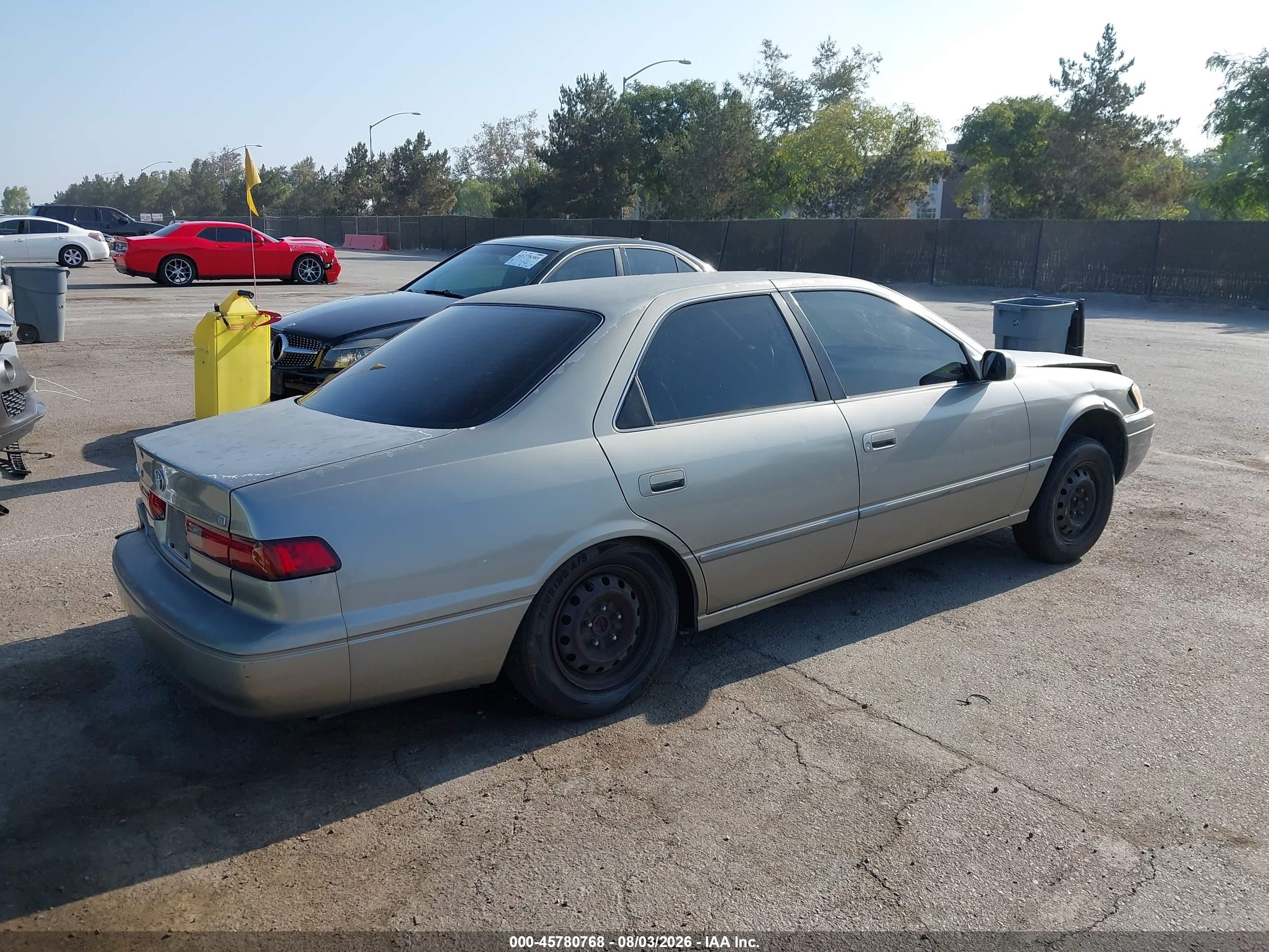 1998 Toyota Camry Le Gray vin: JT2BG22K3W0203190