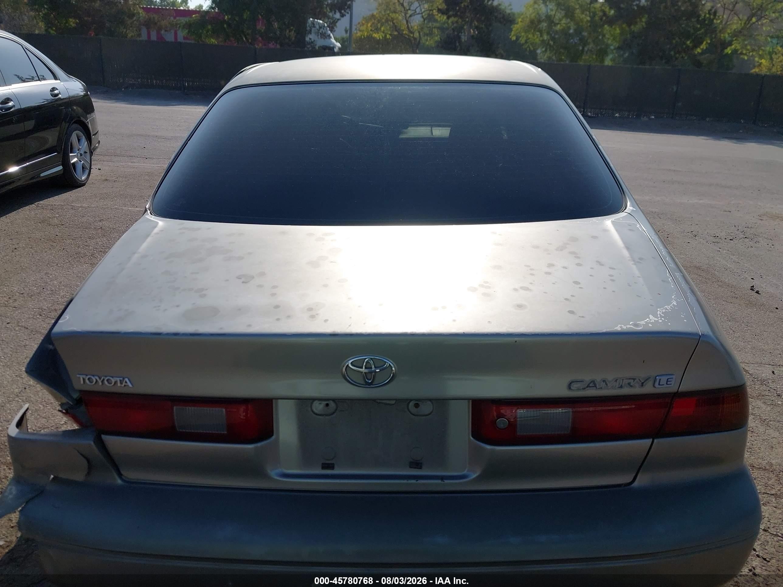 1998 Toyota Camry Le Gray vin: JT2BG22K3W0203190