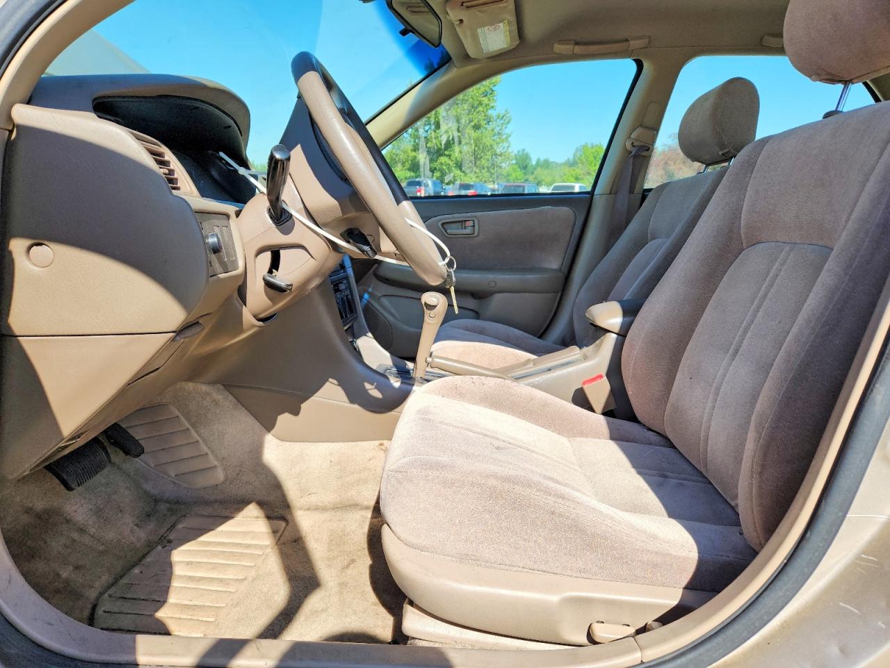 1999 Toyota Camry Le Beige vin: JT2BG22K3X0360400