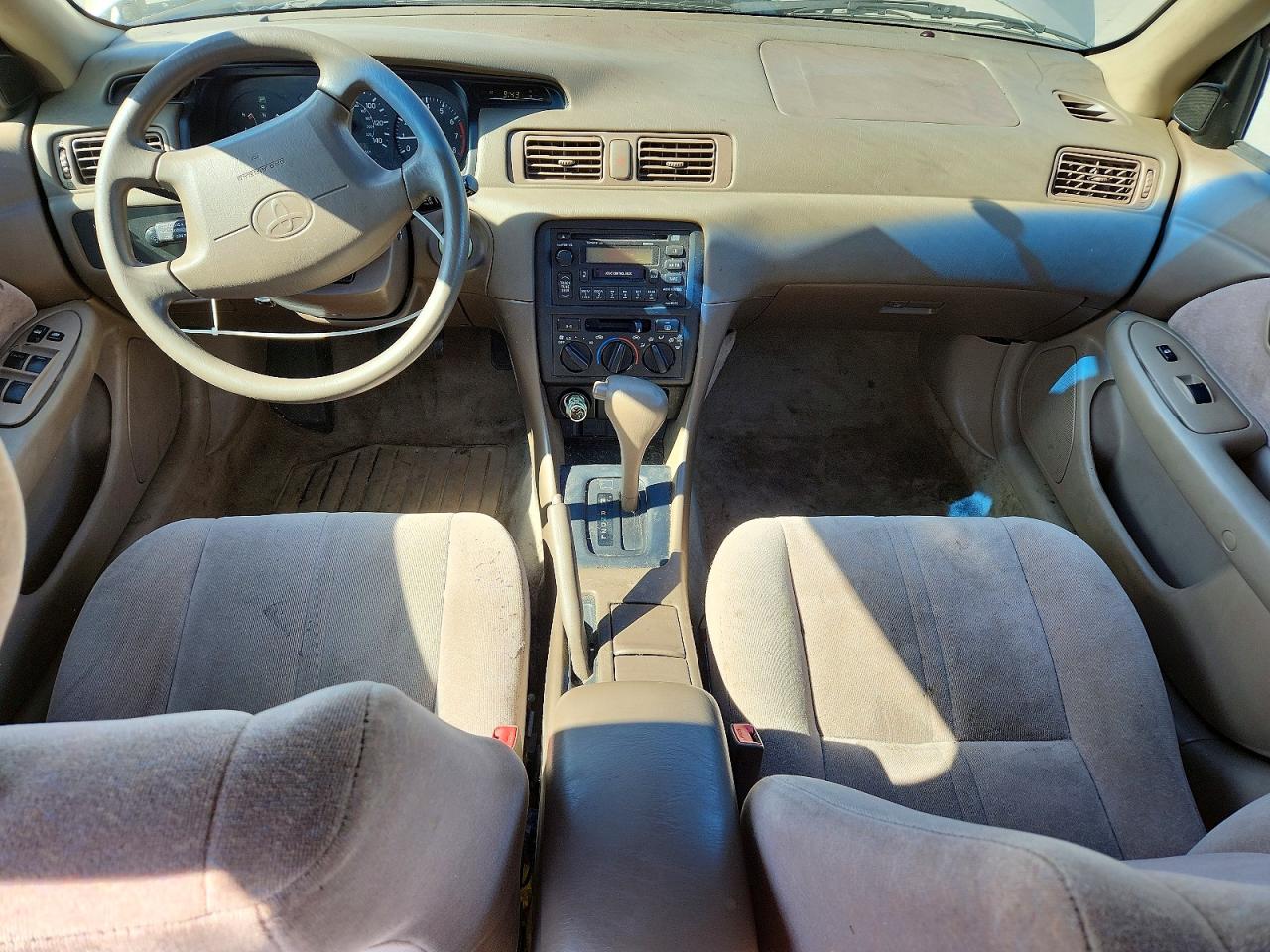 1999 Toyota Camry Le Beige vin: JT2BG22K3X0360400