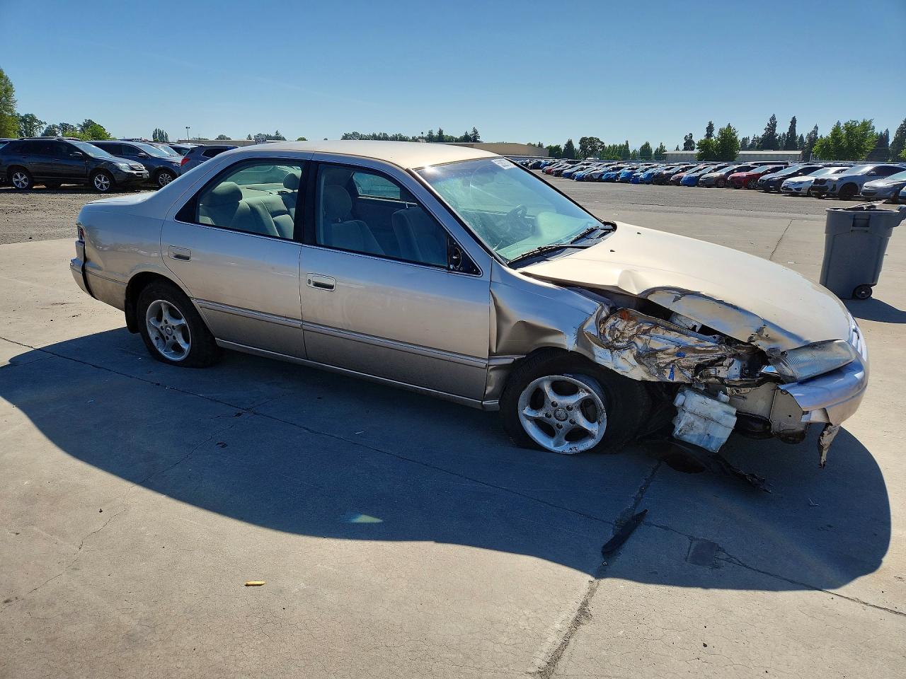 1999 Toyota Camry Le Beige vin: JT2BG22K3X0360400