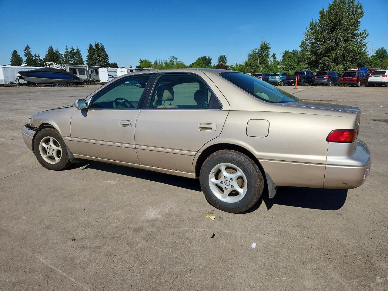 1999 Toyota Camry Le Beige vin: JT2BG22K3X0360400