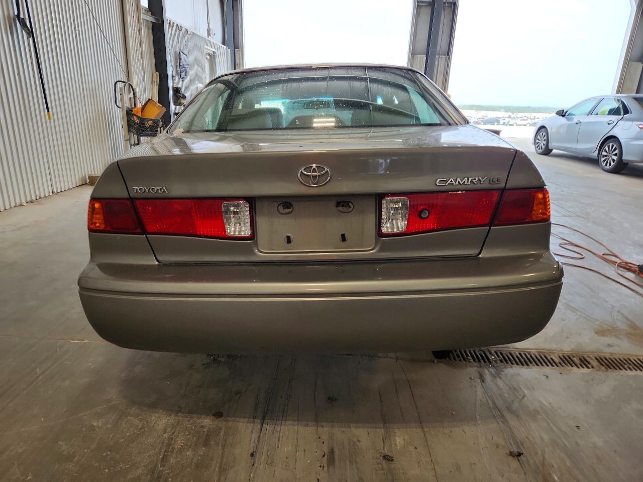 2000 Toyota Camry Le Silver vin: JT2BG22K3Y0404896