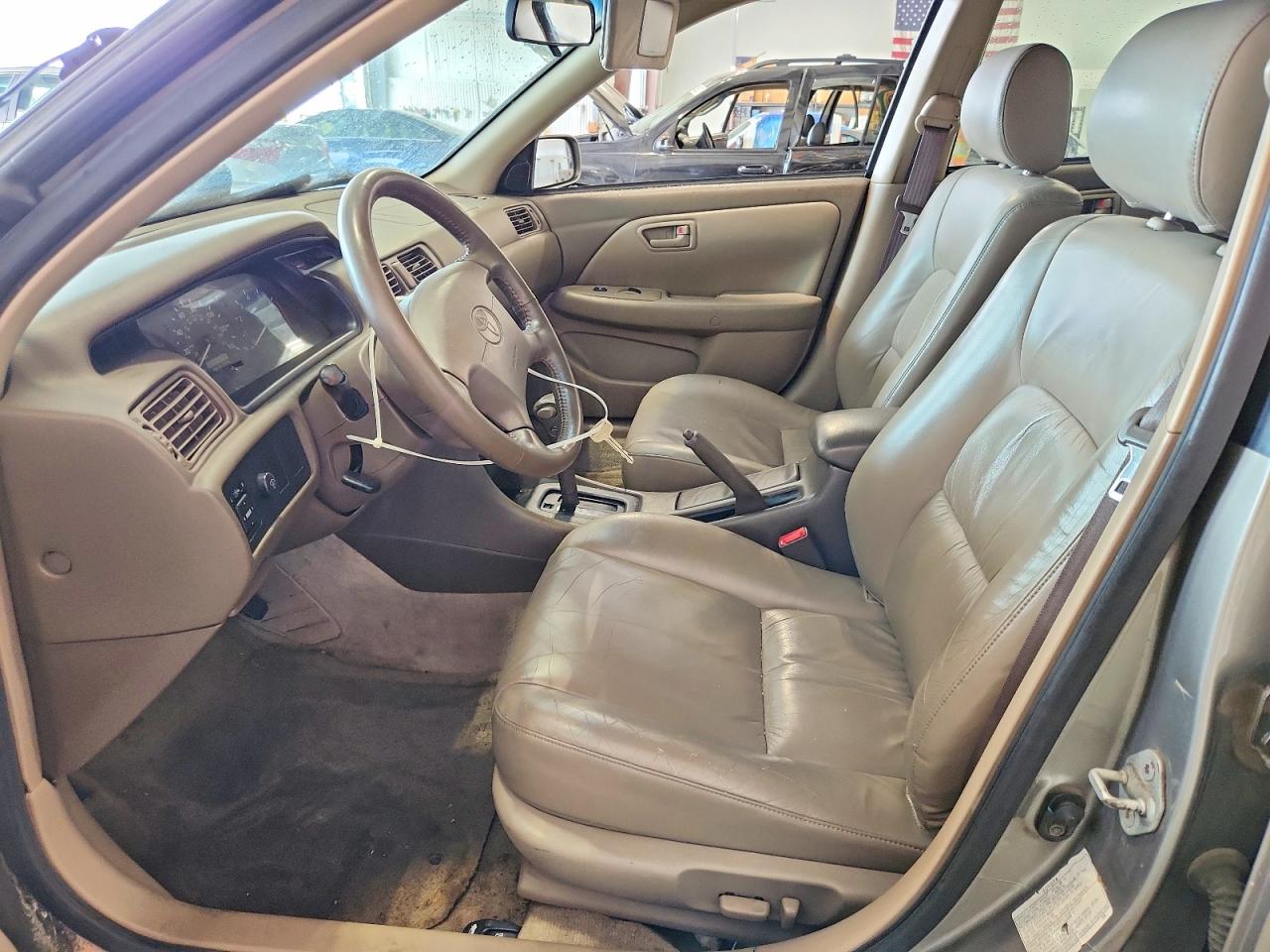 2000 Toyota Camry Le Silver vin: JT2BG22K3Y0404896
