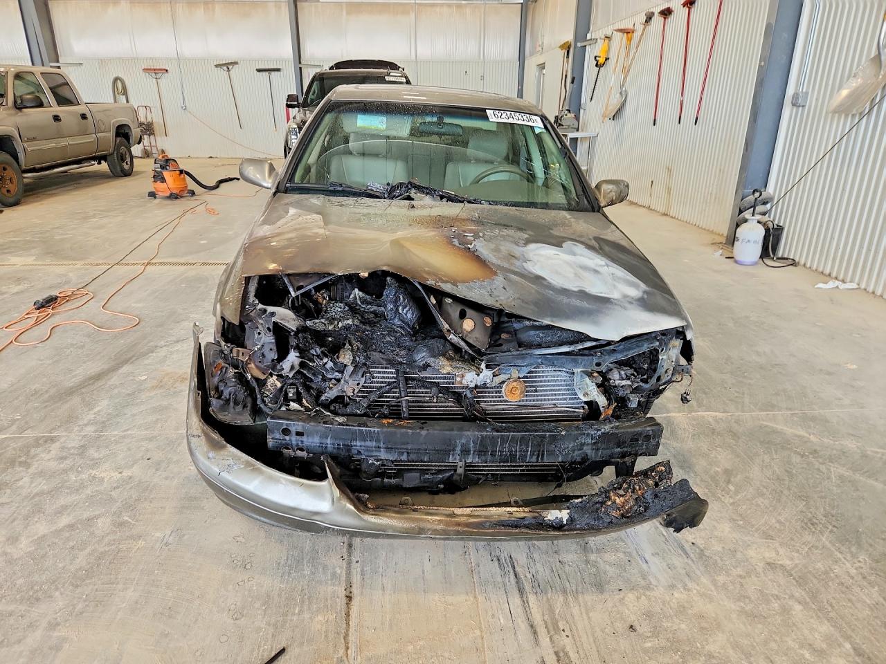 2000 Toyota Camry Le Silver vin: JT2BG22K3Y0404896