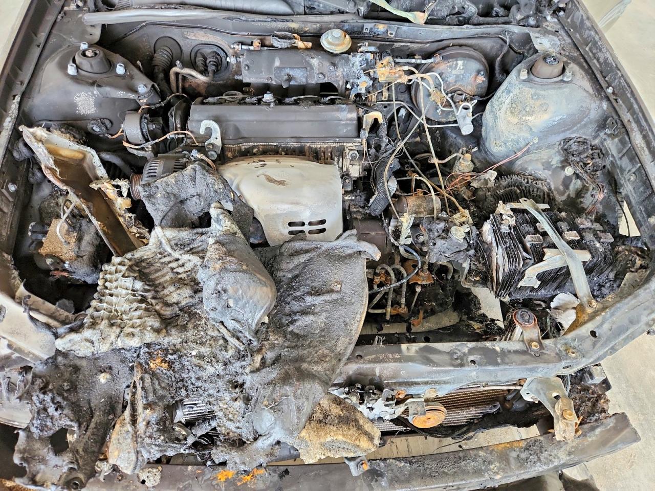 2000 Toyota Camry Le Silver vin: JT2BG22K3Y0404896