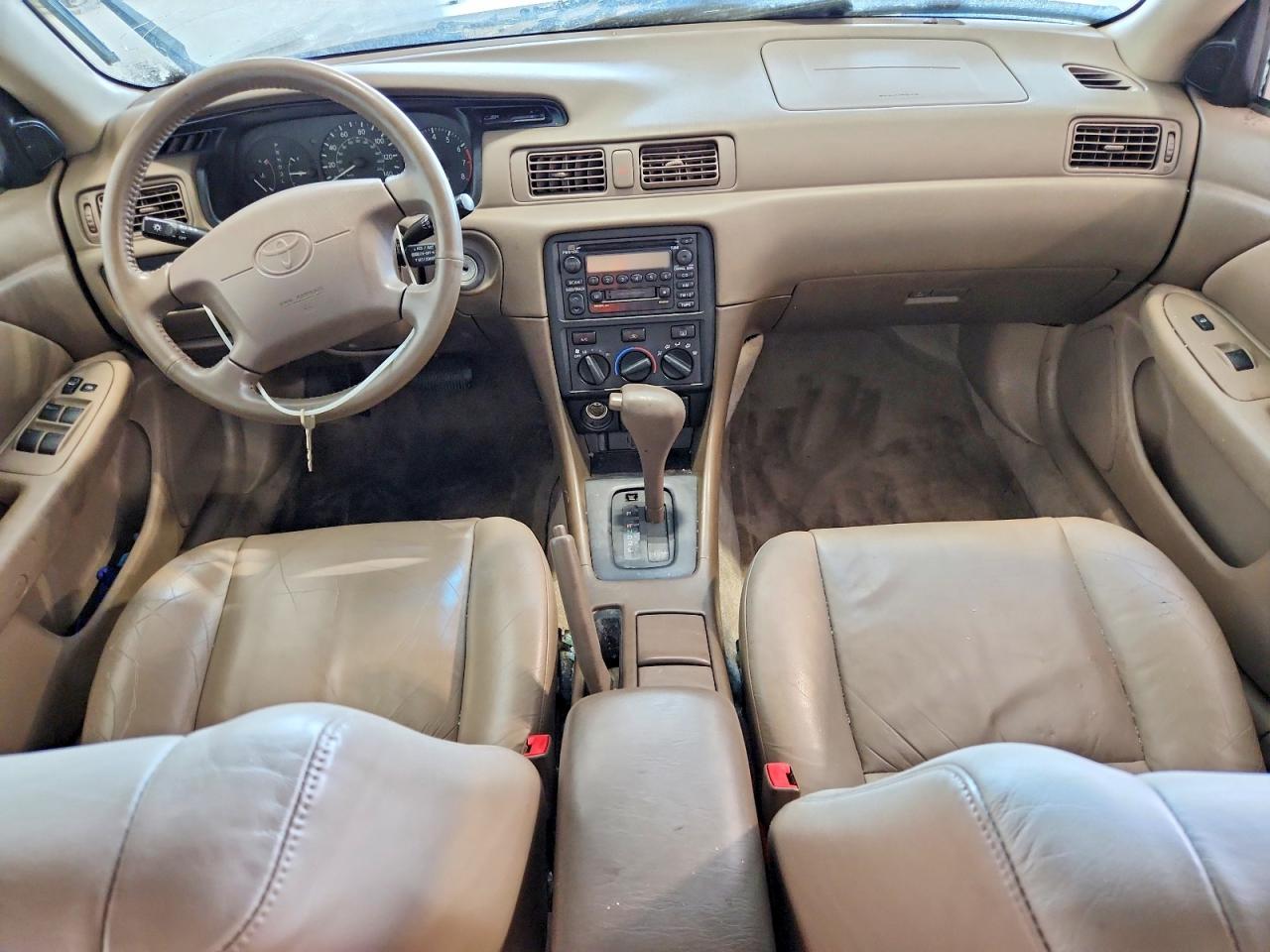2000 Toyota Camry Le Silver vin: JT2BG22K3Y0404896