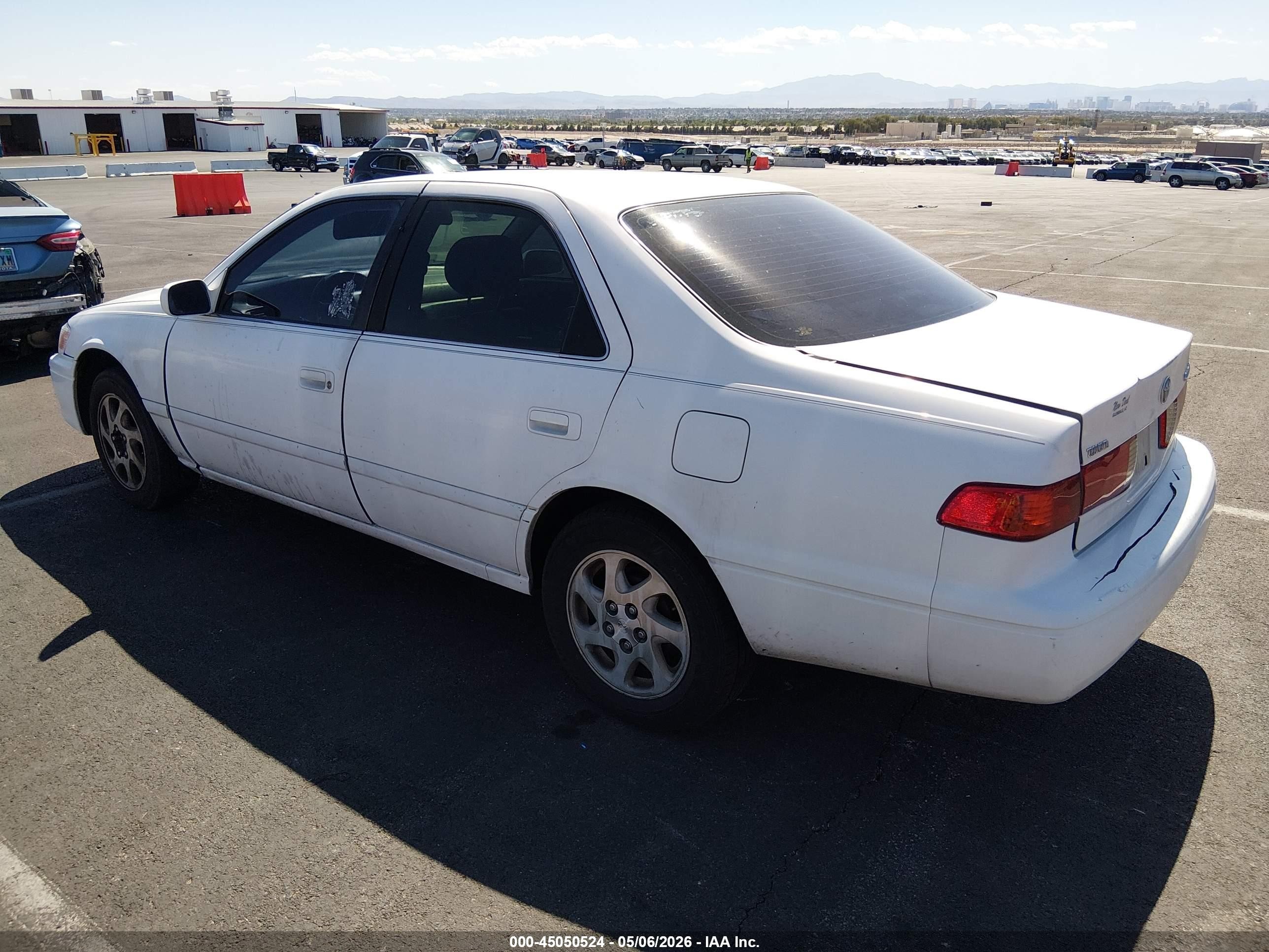 2000 Toyota Camry Le White vin: JT2BG22K3Y0470526