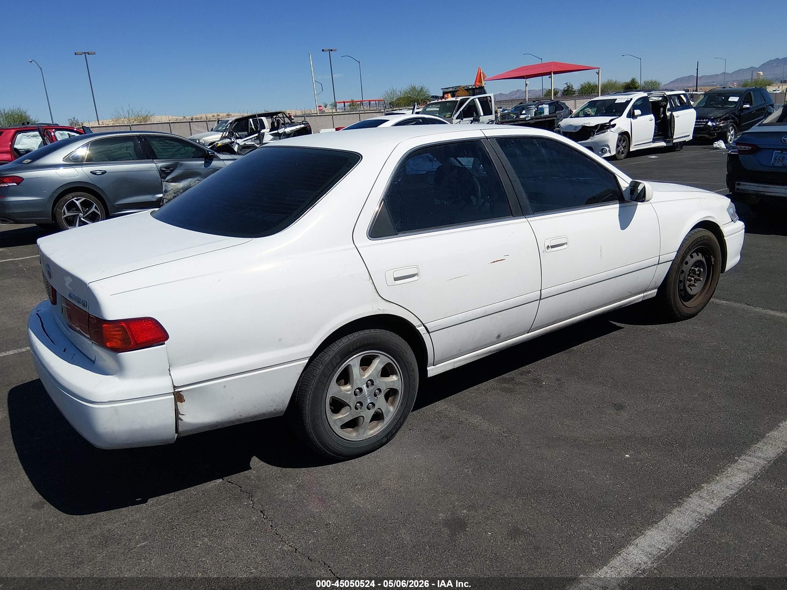 2000 Toyota Camry Le White vin: JT2BG22K3Y0470526