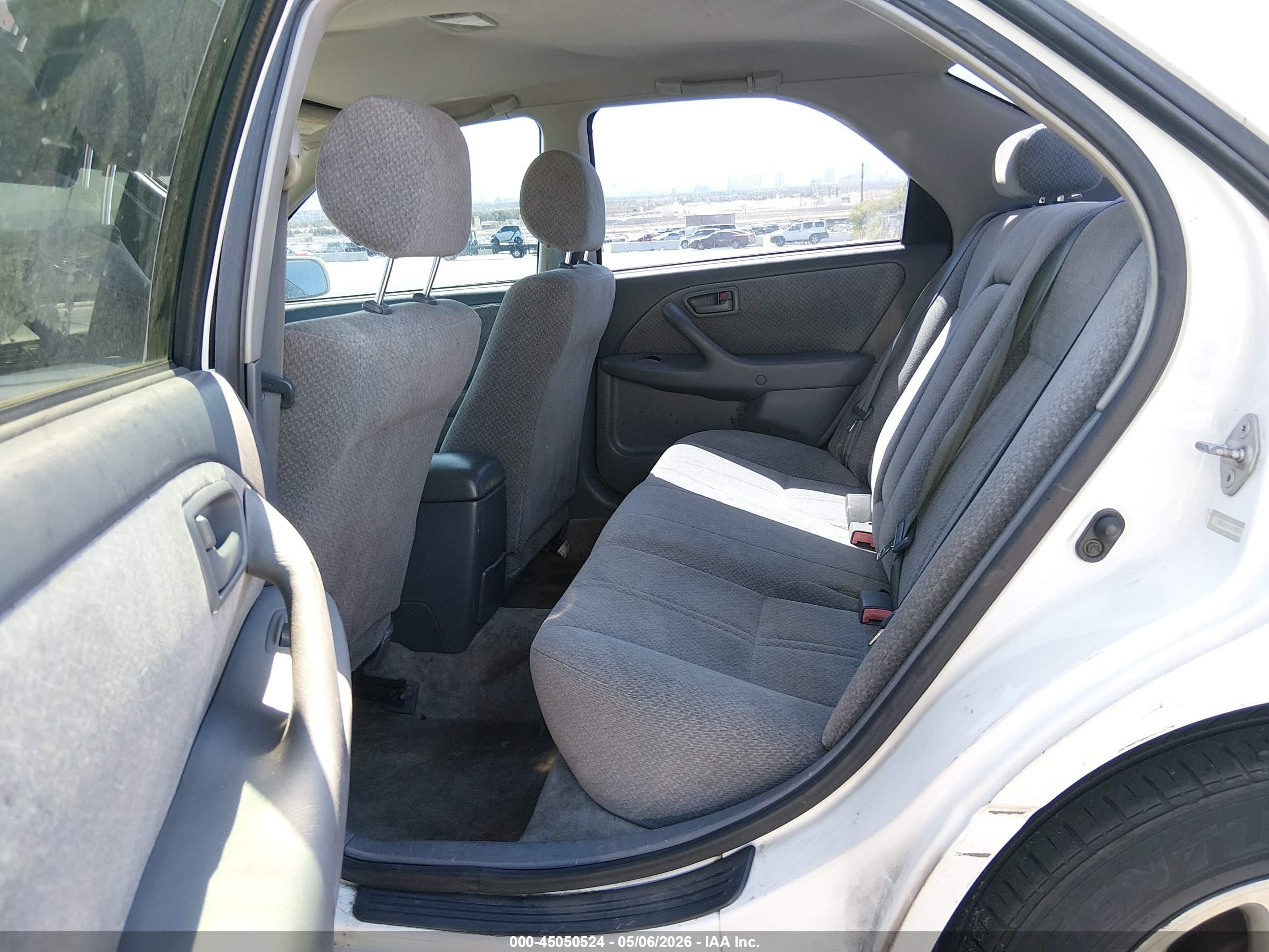 2000 Toyota Camry Le White vin: JT2BG22K3Y0470526