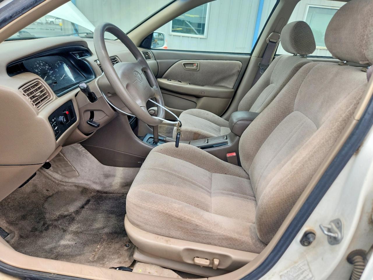 2000 Toyota Camry Le White vin: JT2BG22K3Y0498536