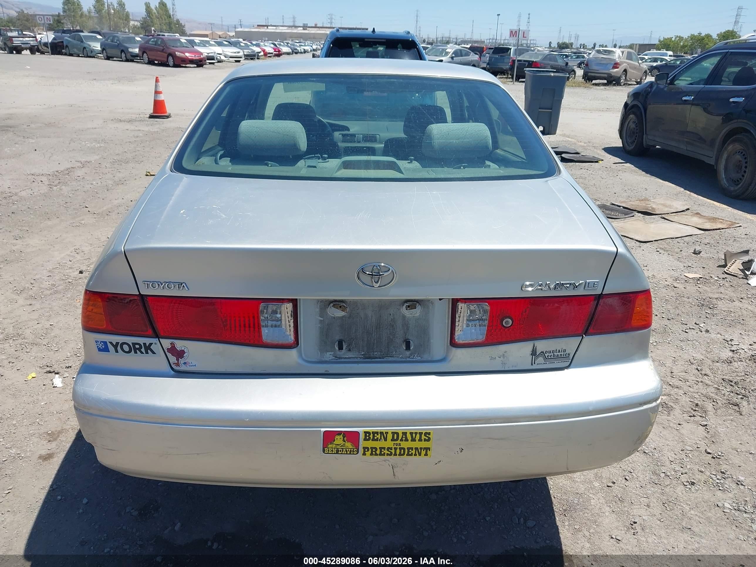 2000 Toyota Camry Le Серебряный vin: JT2BG22K3Y0498732