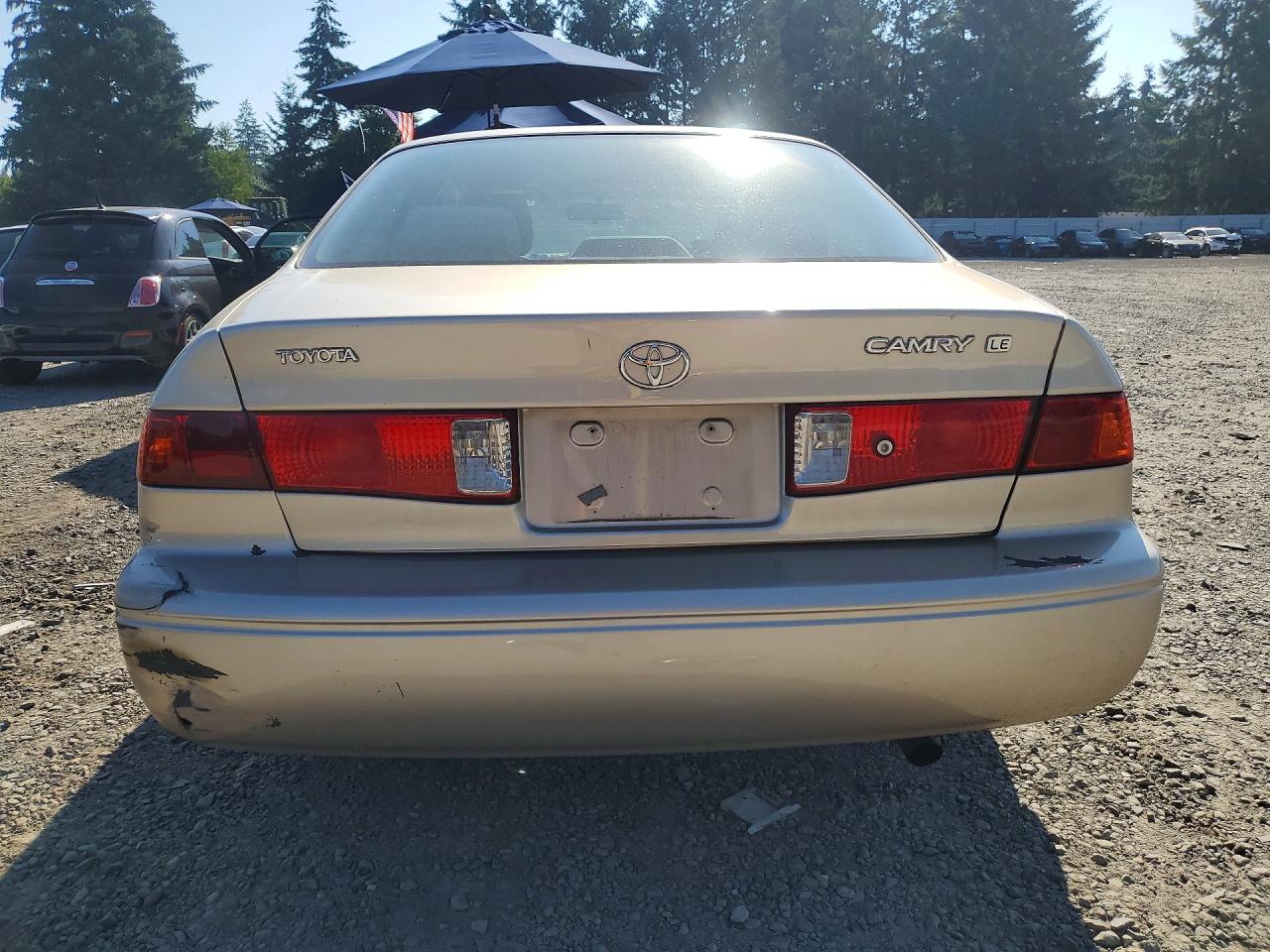 2000 Toyota Camry Le Tan vin: JT2BG22K3Y0530496