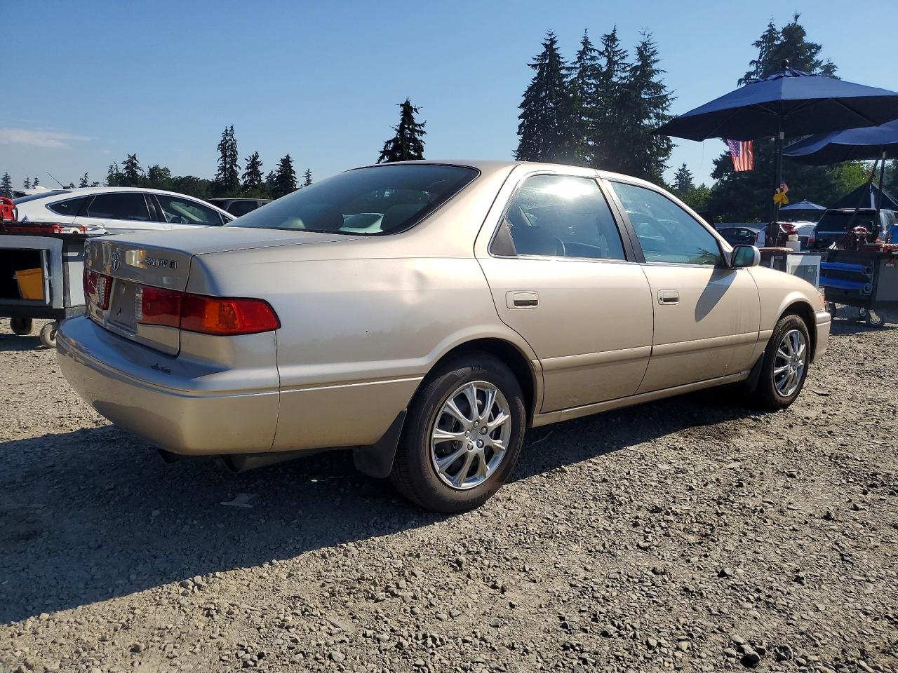 2000 Toyota Camry Le Tan vin: JT2BG22K3Y0530496