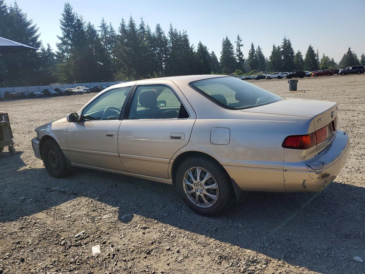 2000 Toyota Camry Le Tan vin: JT2BG22K3Y0530496