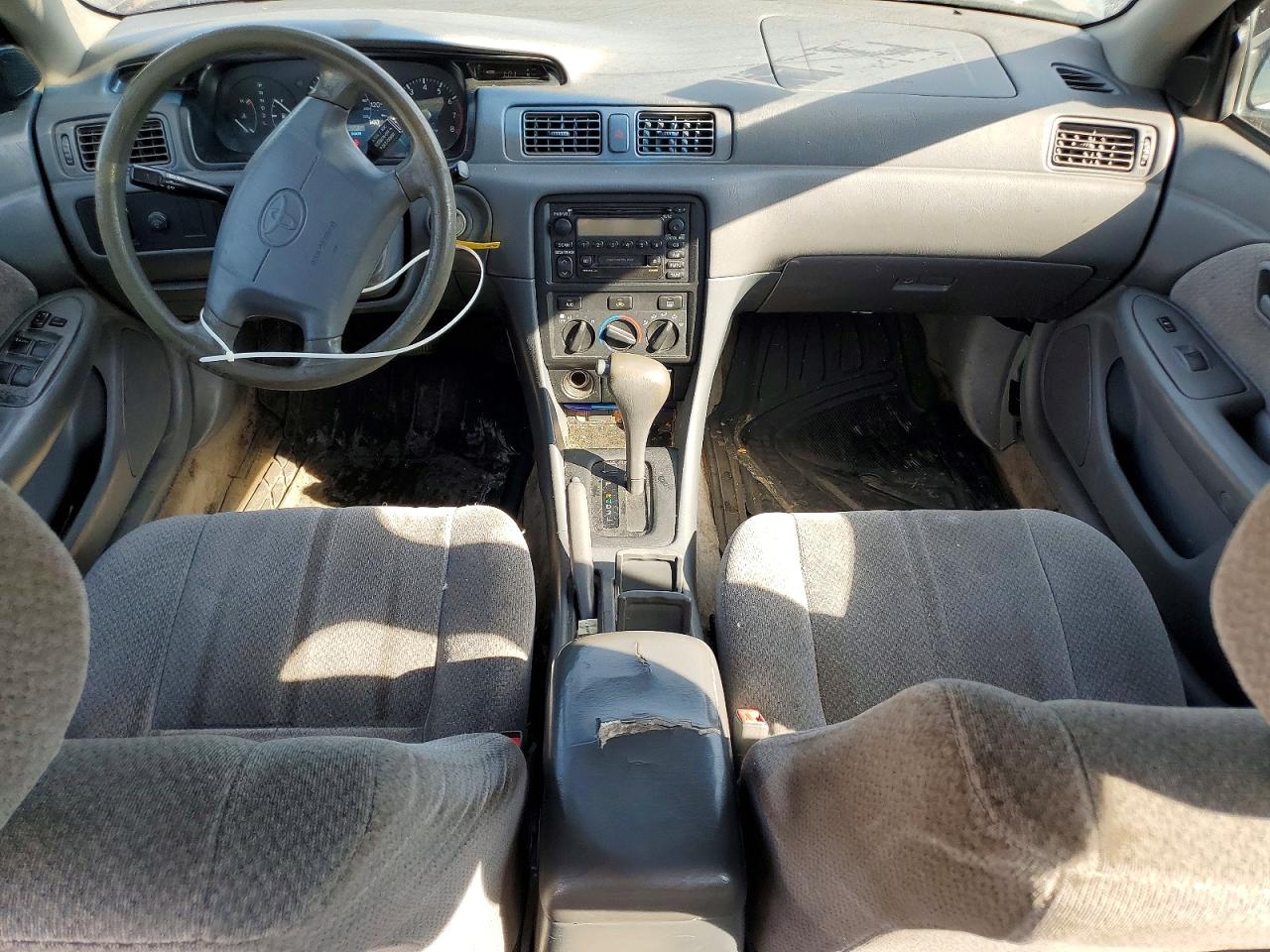 2000 Toyota Camry Le Gray vin: JT2BG22K3Y0530711
