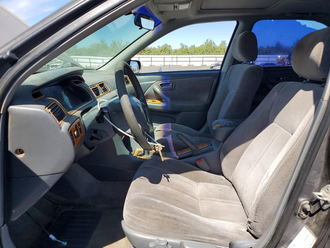 1997 Toyota Camry Le Gray vin: JT2BG22K4V0005684