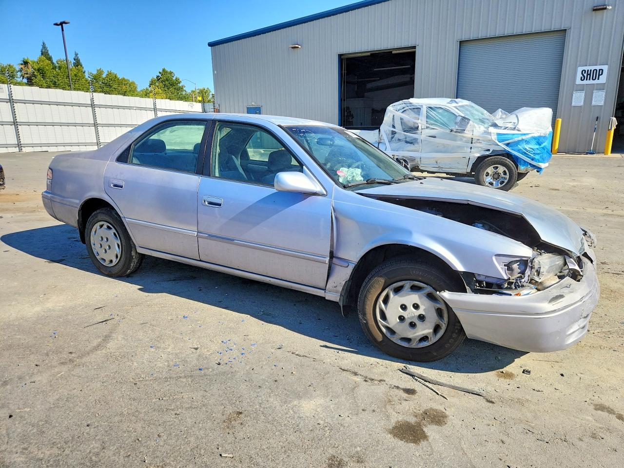1998 Toyota Camry Le Серебряный vin: JT2BG22K4W0104541