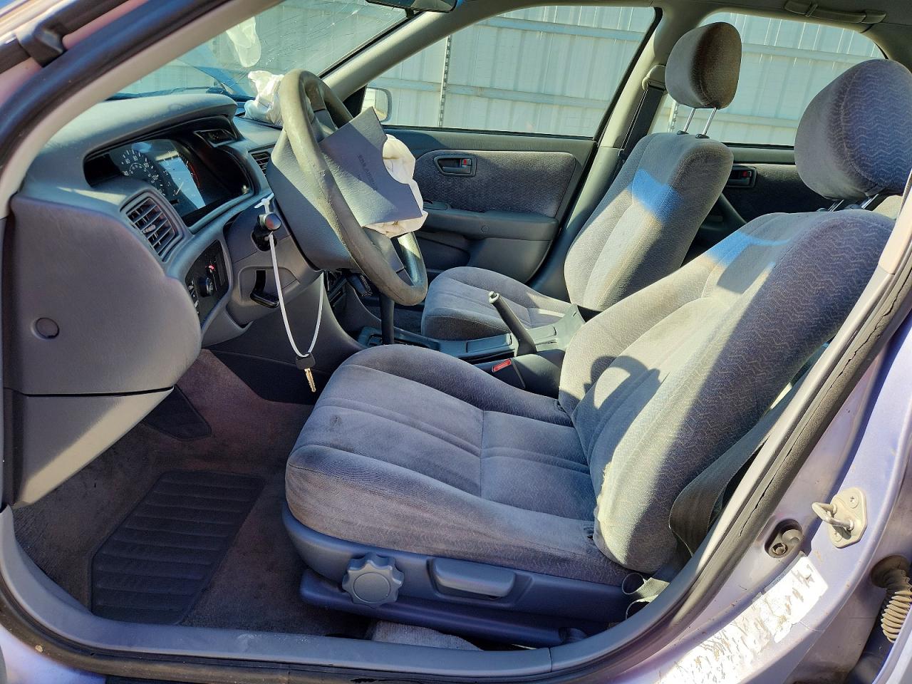 1998 Toyota Camry Le Серебряный vin: JT2BG22K4W0104541