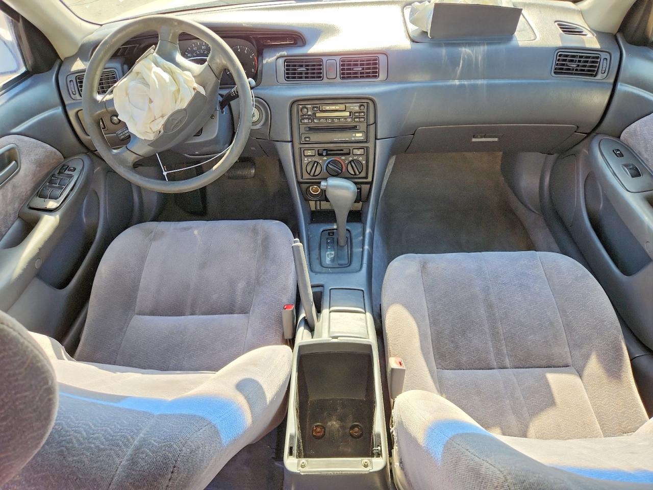1998 Toyota Camry Le Серебряный vin: JT2BG22K4W0104541