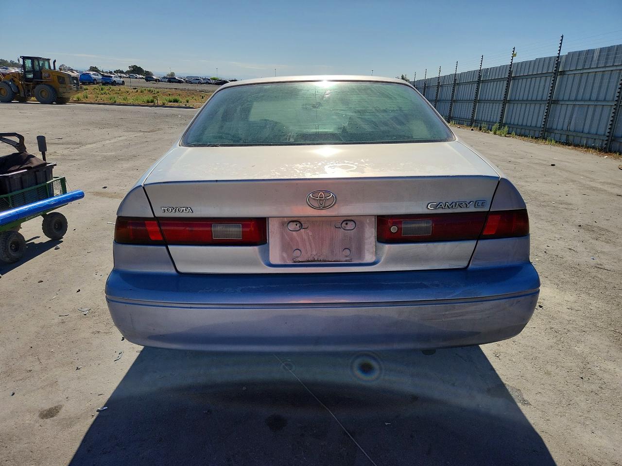 1998 Toyota Camry Le Серебряный vin: JT2BG22K4W0104541