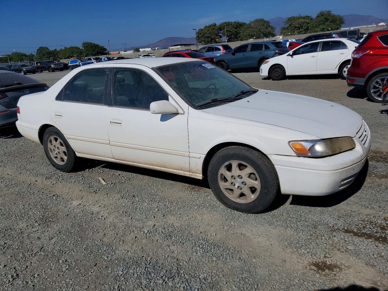 1998 Toyota Camry Le Белый vin: JT2BG22K4W0116477
