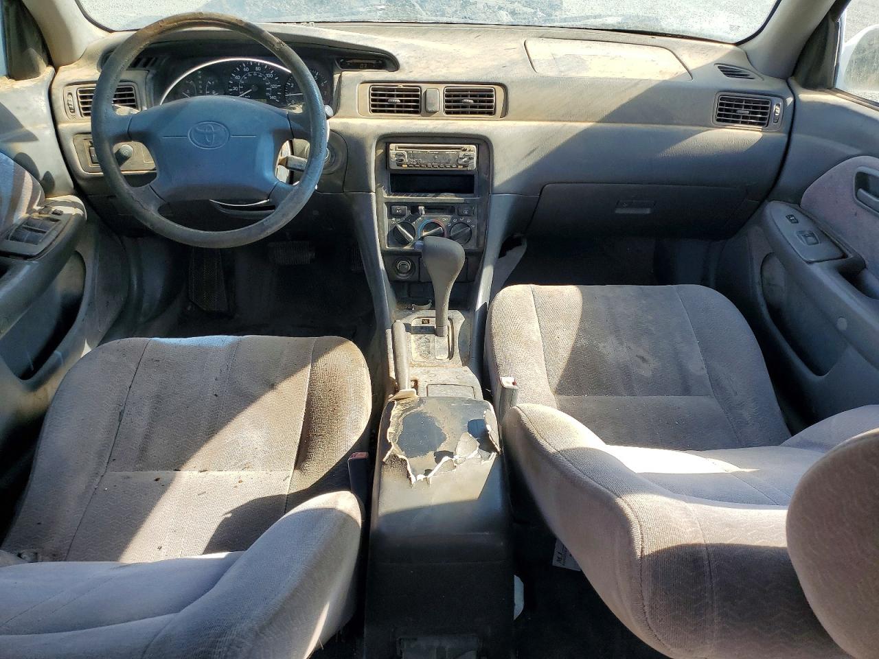 1998 Toyota Camry Le Белый vin: JT2BG22K4W0116477