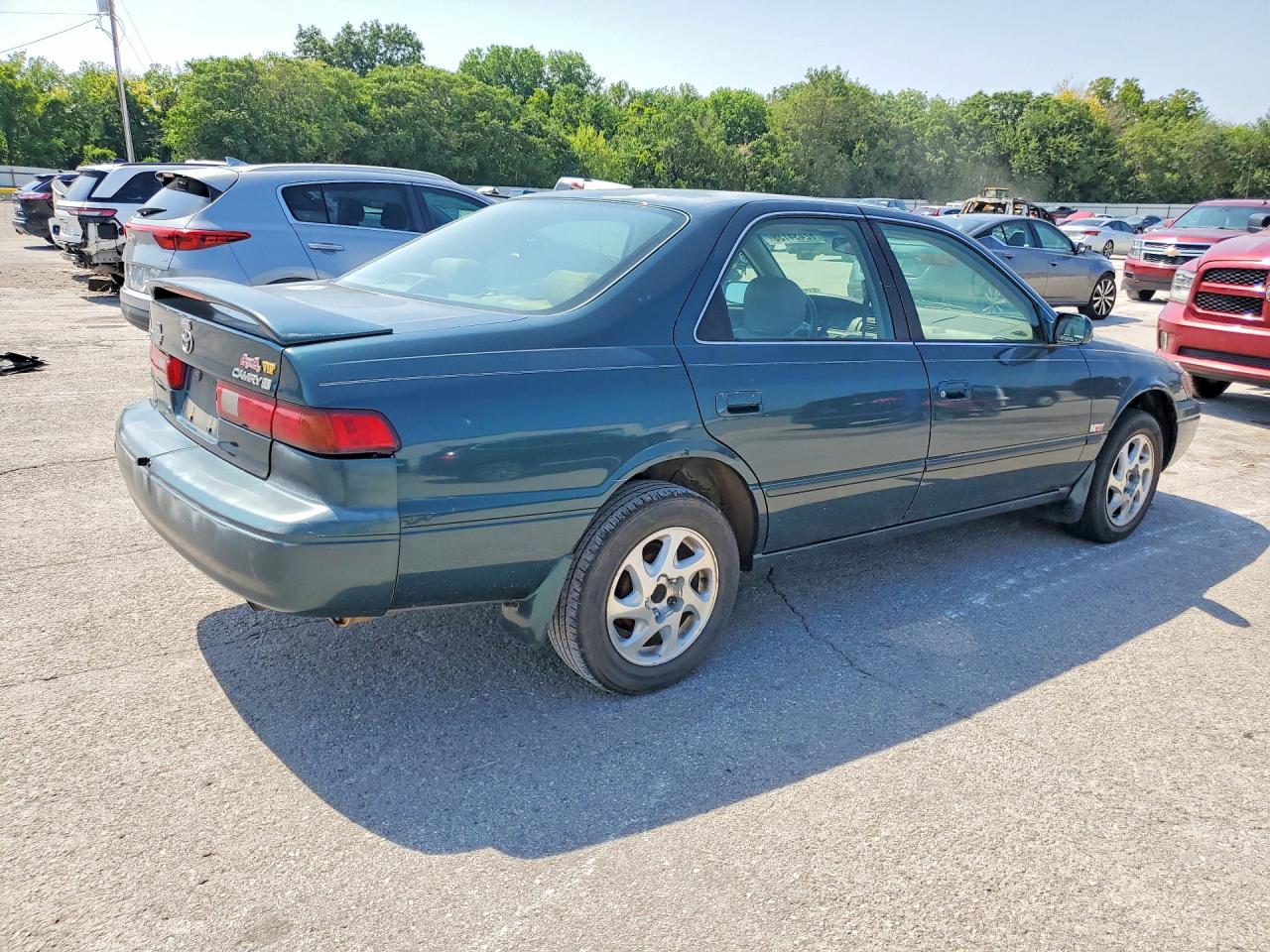 1998 Toyota Camry Le Green vin: JT2BG22K4W0118620
