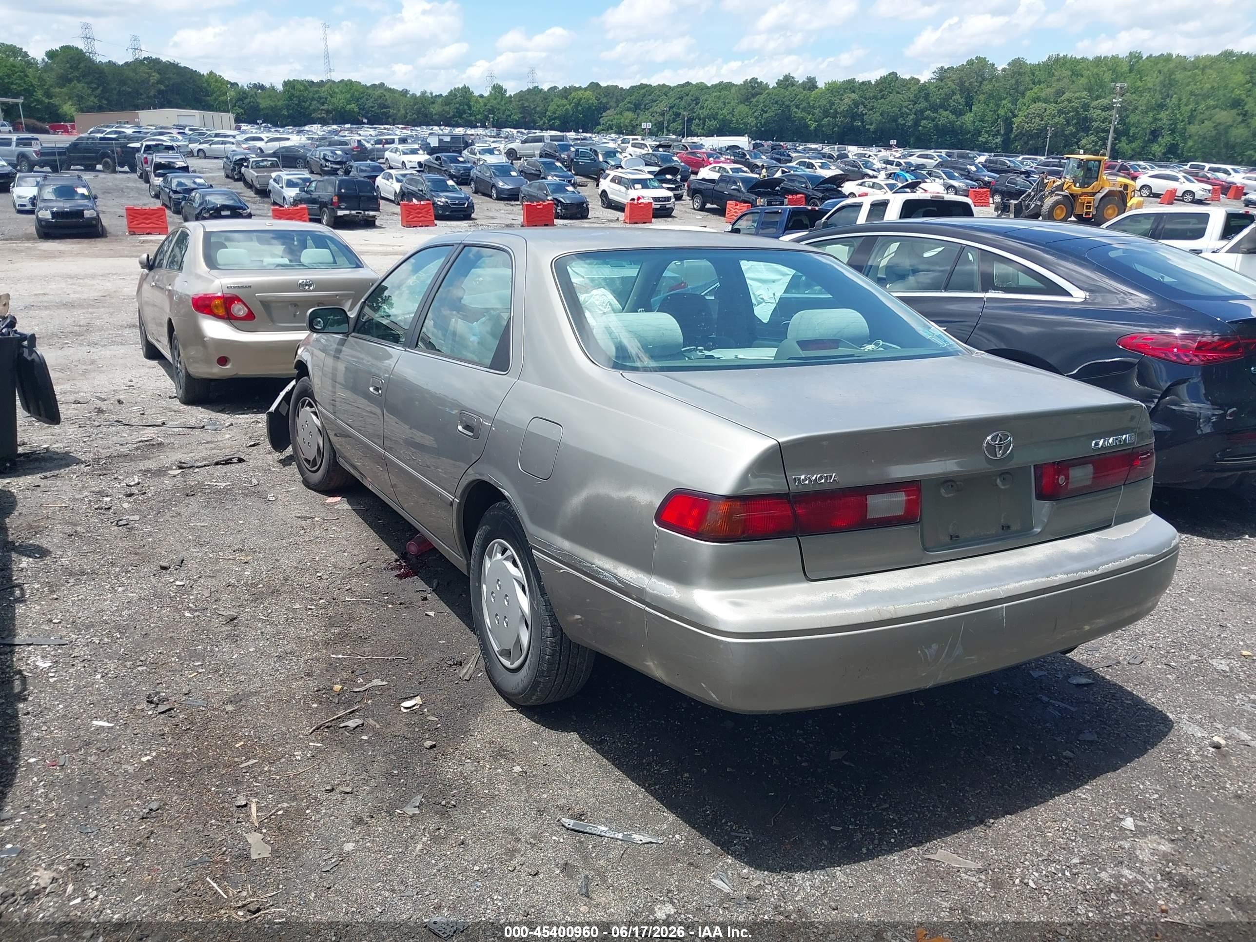 1998 Toyota Camry Le Золотой vin: JT2BG22K4W0166800