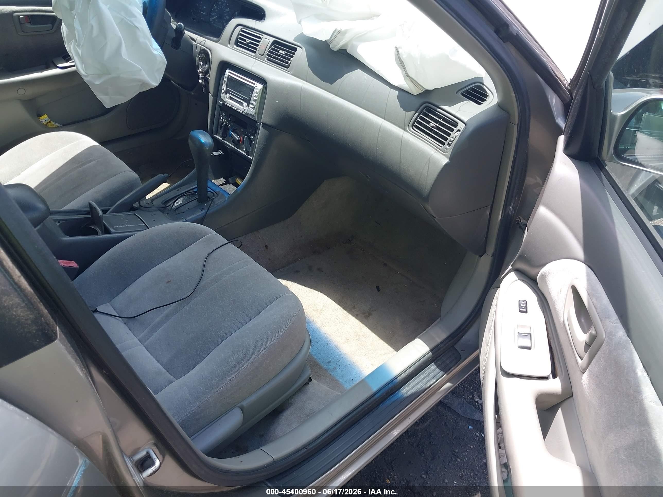 1998 Toyota Camry Le Золотой vin: JT2BG22K4W0166800