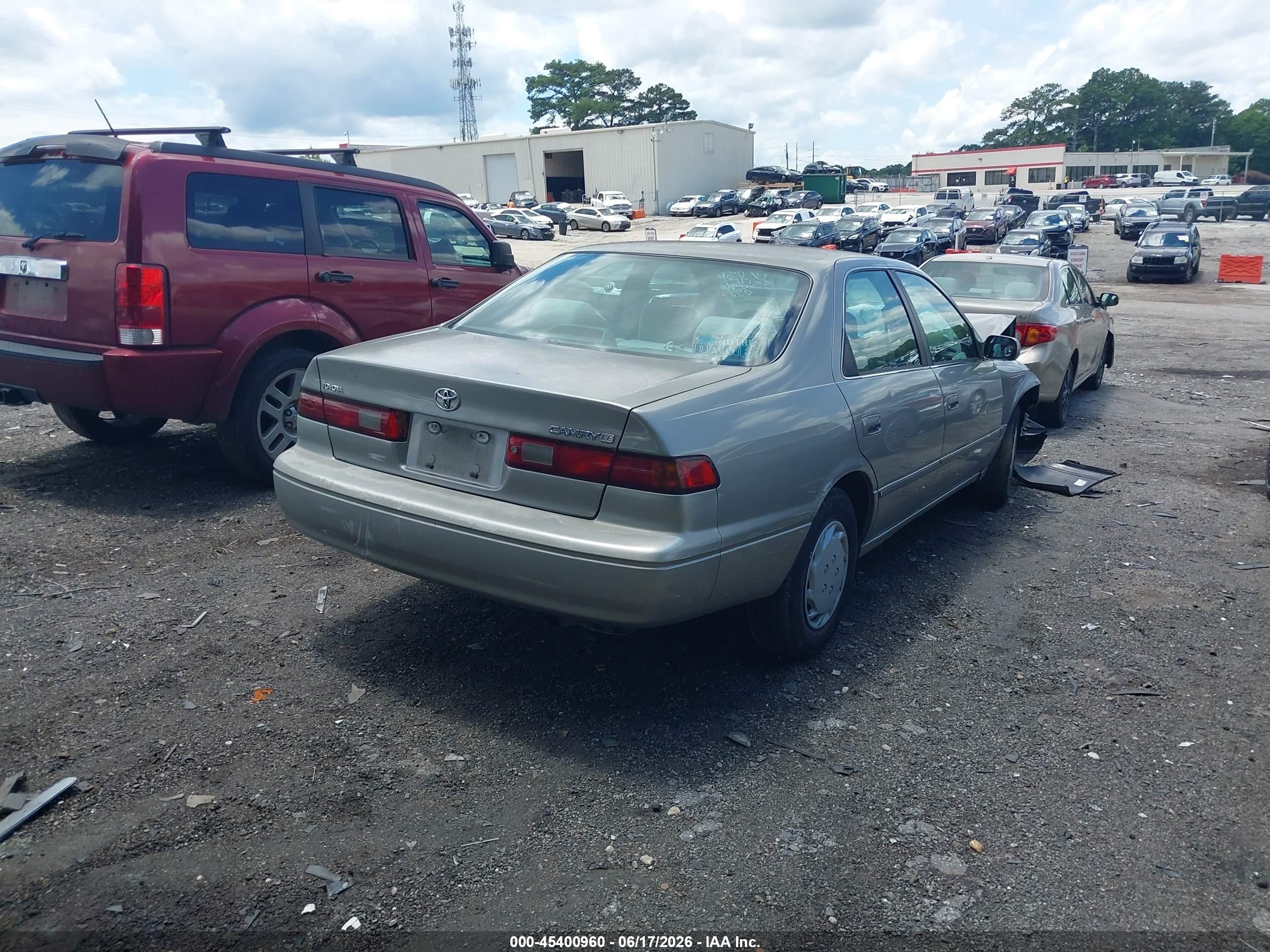 1998 Toyota Camry Le Золотой vin: JT2BG22K4W0166800