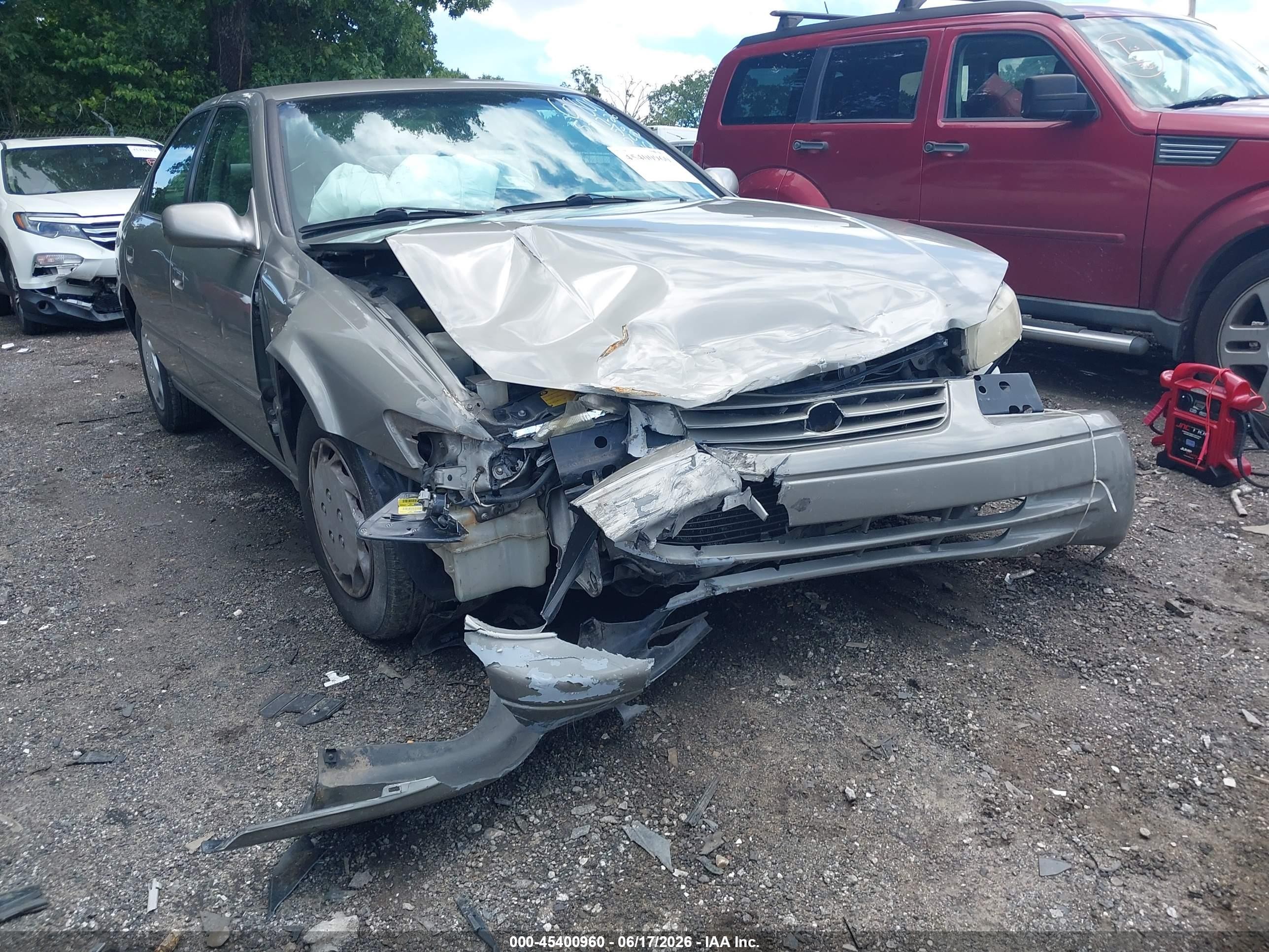 1998 Toyota Camry Le Золотой vin: JT2BG22K4W0166800