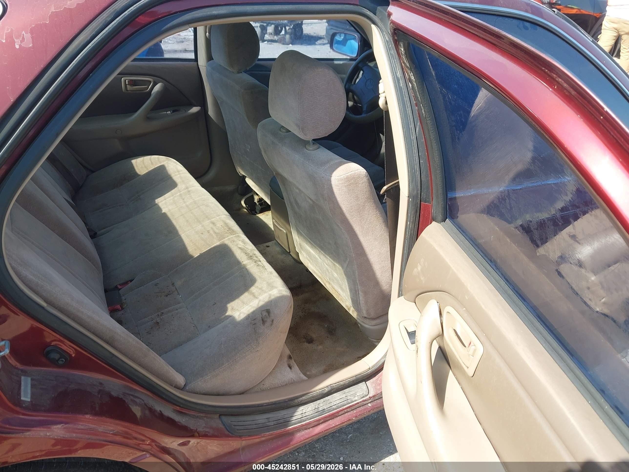 1999 Toyota Camry Le Red vin: JT2BG22K4X0289269