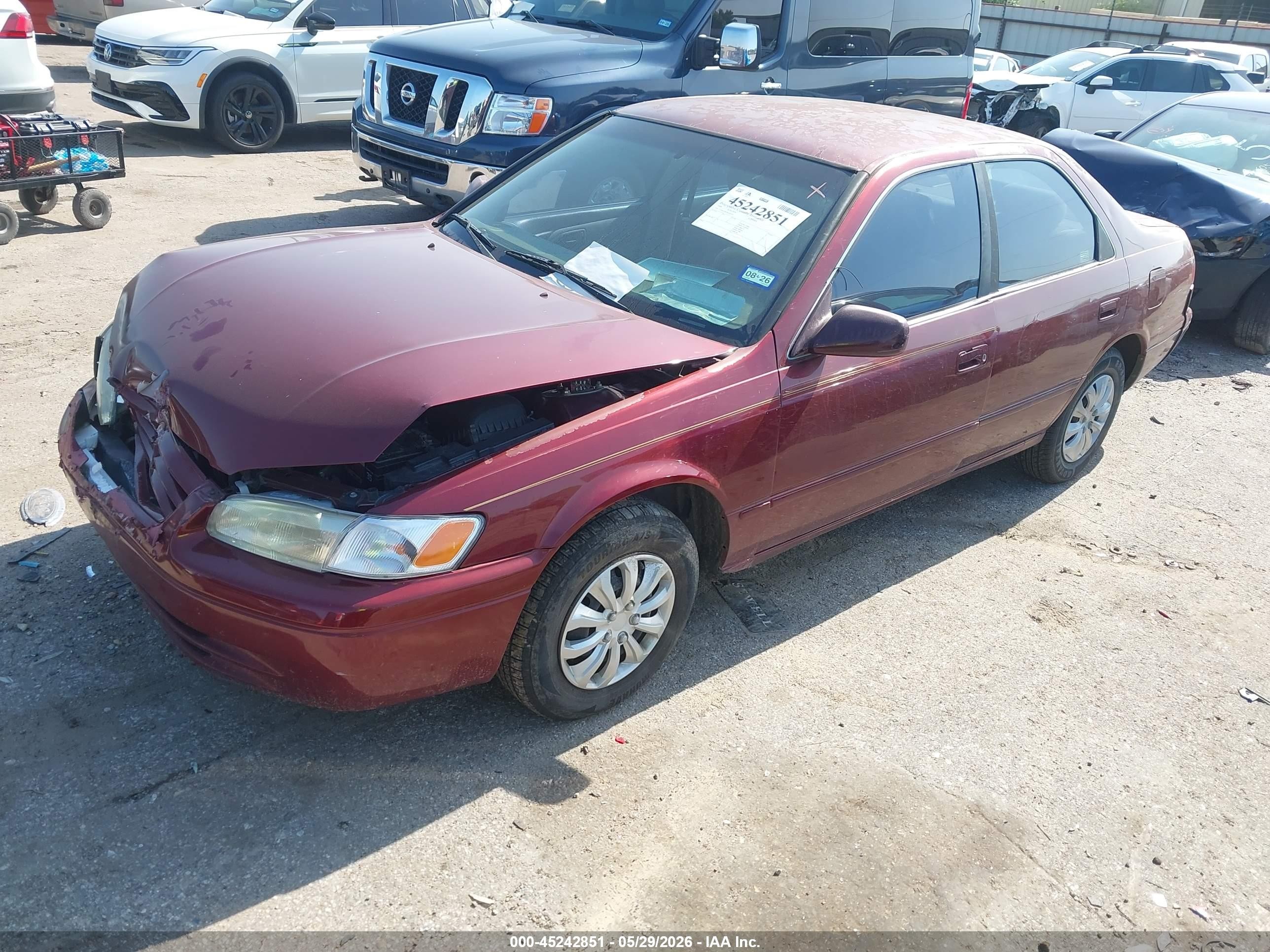 1999 Toyota Camry Le Red vin: JT2BG22K4X0289269