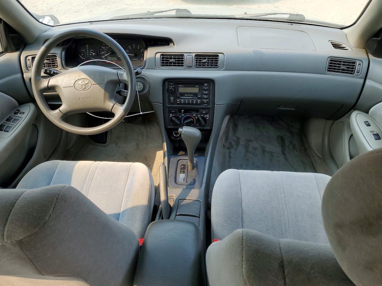 1999 Toyota Camry Le Желто-коричневый vin: JT2BG22K4X0331925