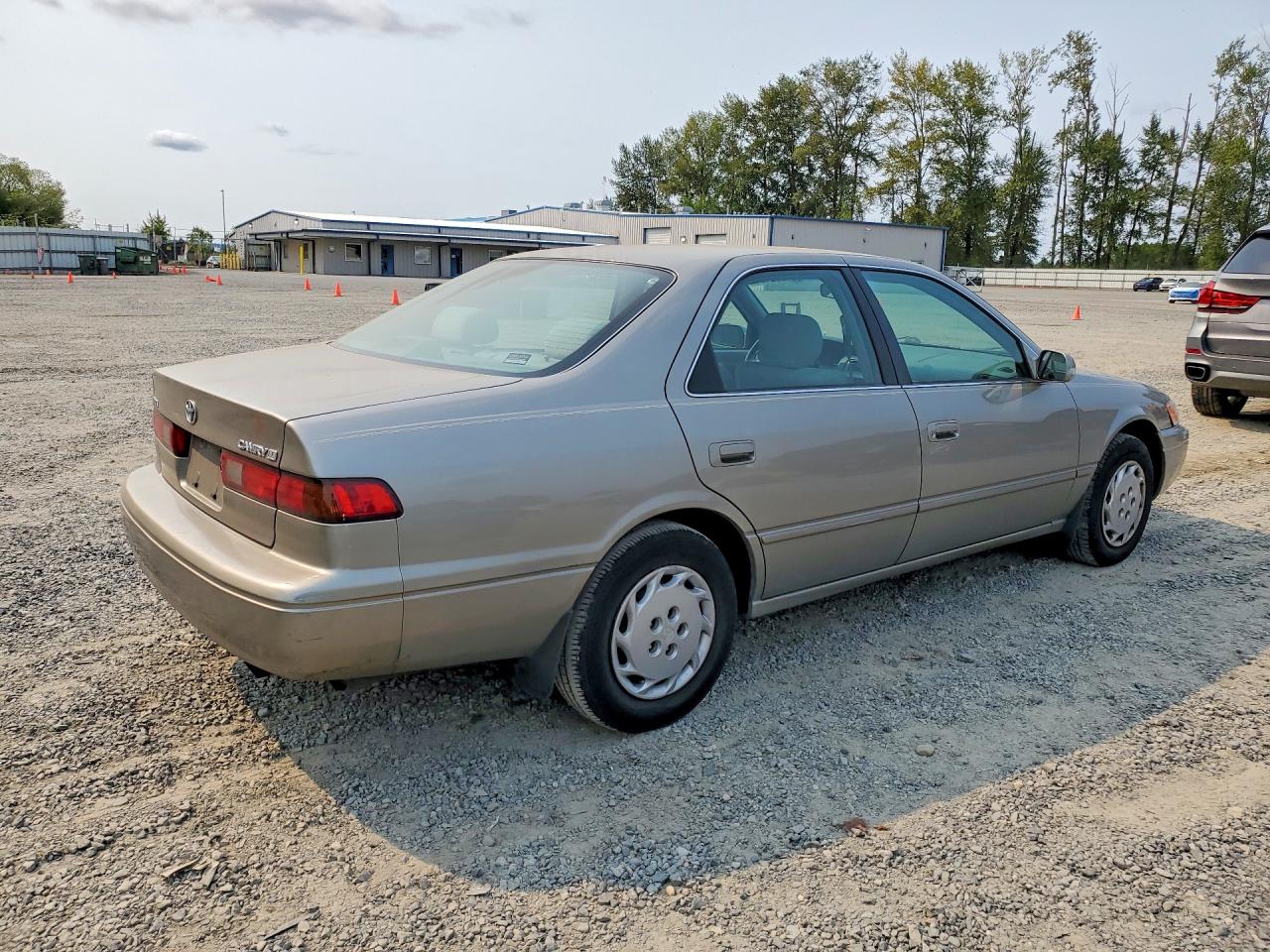 1999 Toyota Camry Le Желто-коричневый vin: JT2BG22K4X0331925
