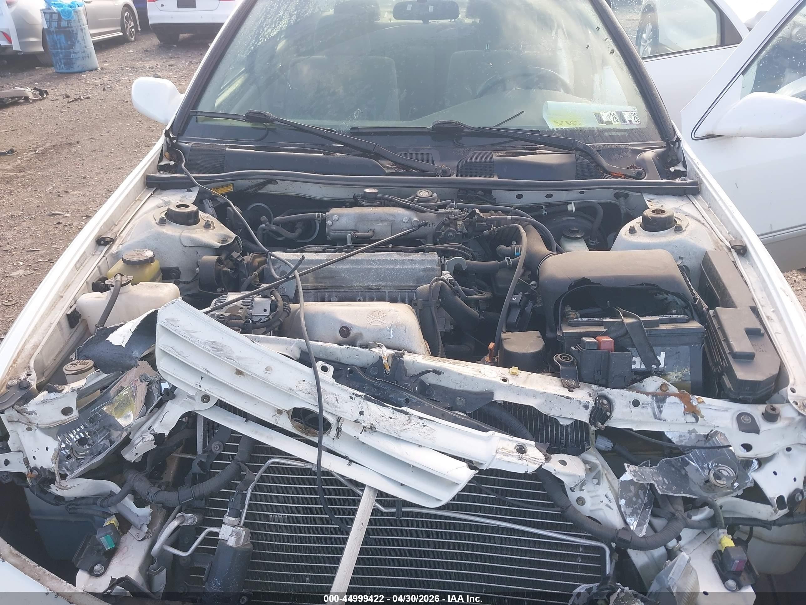 1999 Toyota Camry Le Белый vin: JT2BG22K4X0335263