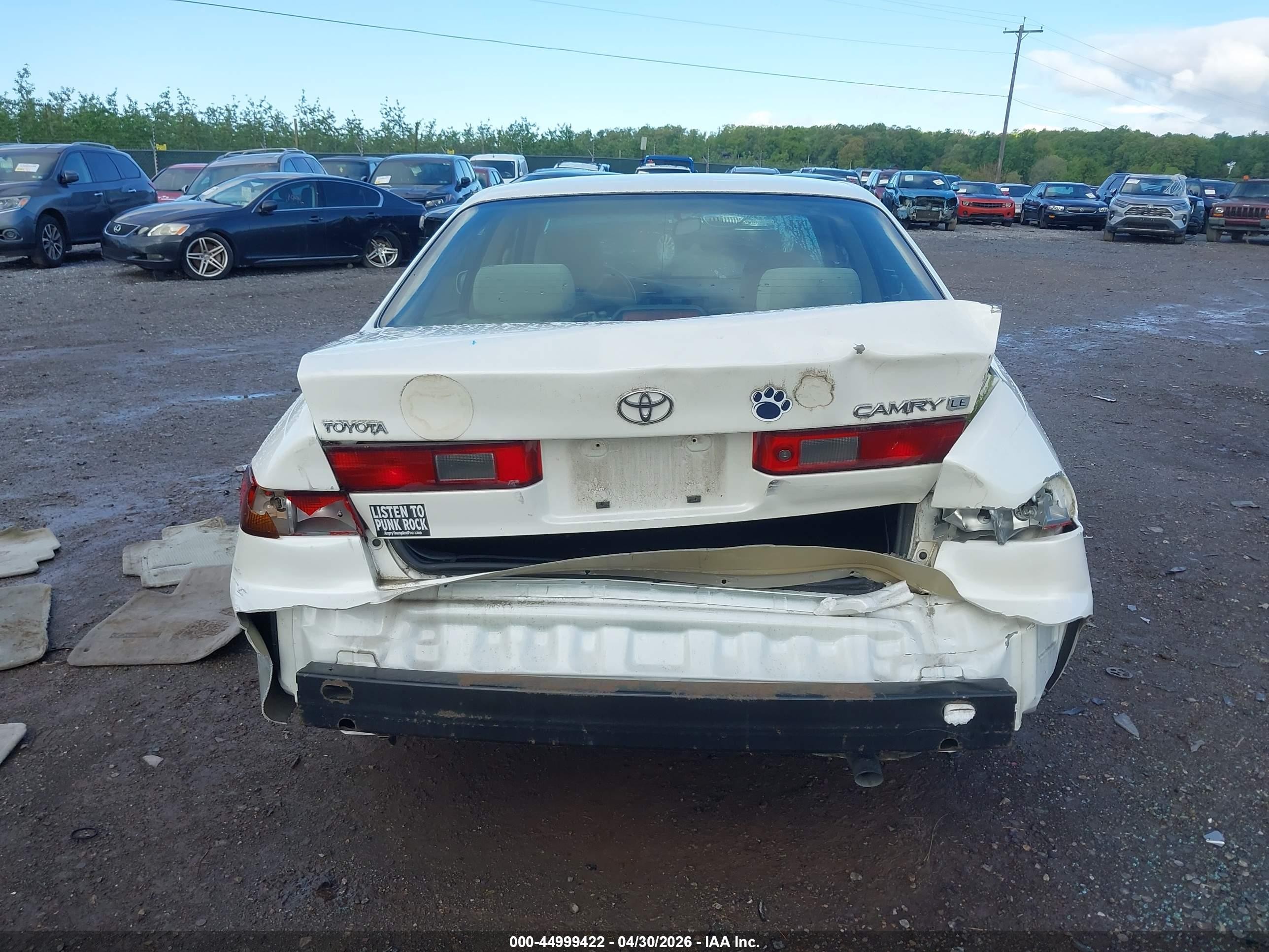 1999 Toyota Camry Le Белый vin: JT2BG22K4X0335263