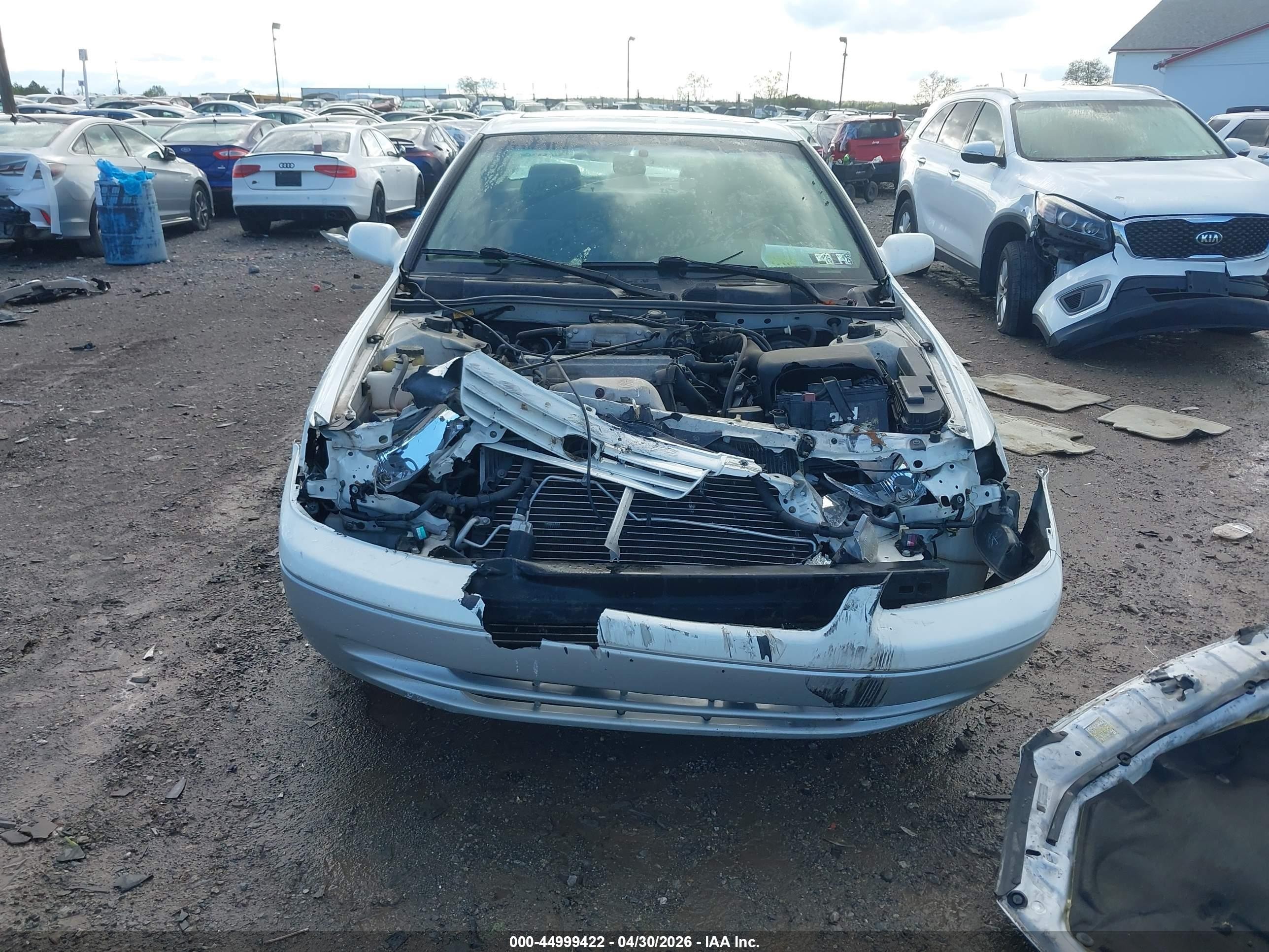 1999 Toyota Camry Le Белый vin: JT2BG22K4X0335263