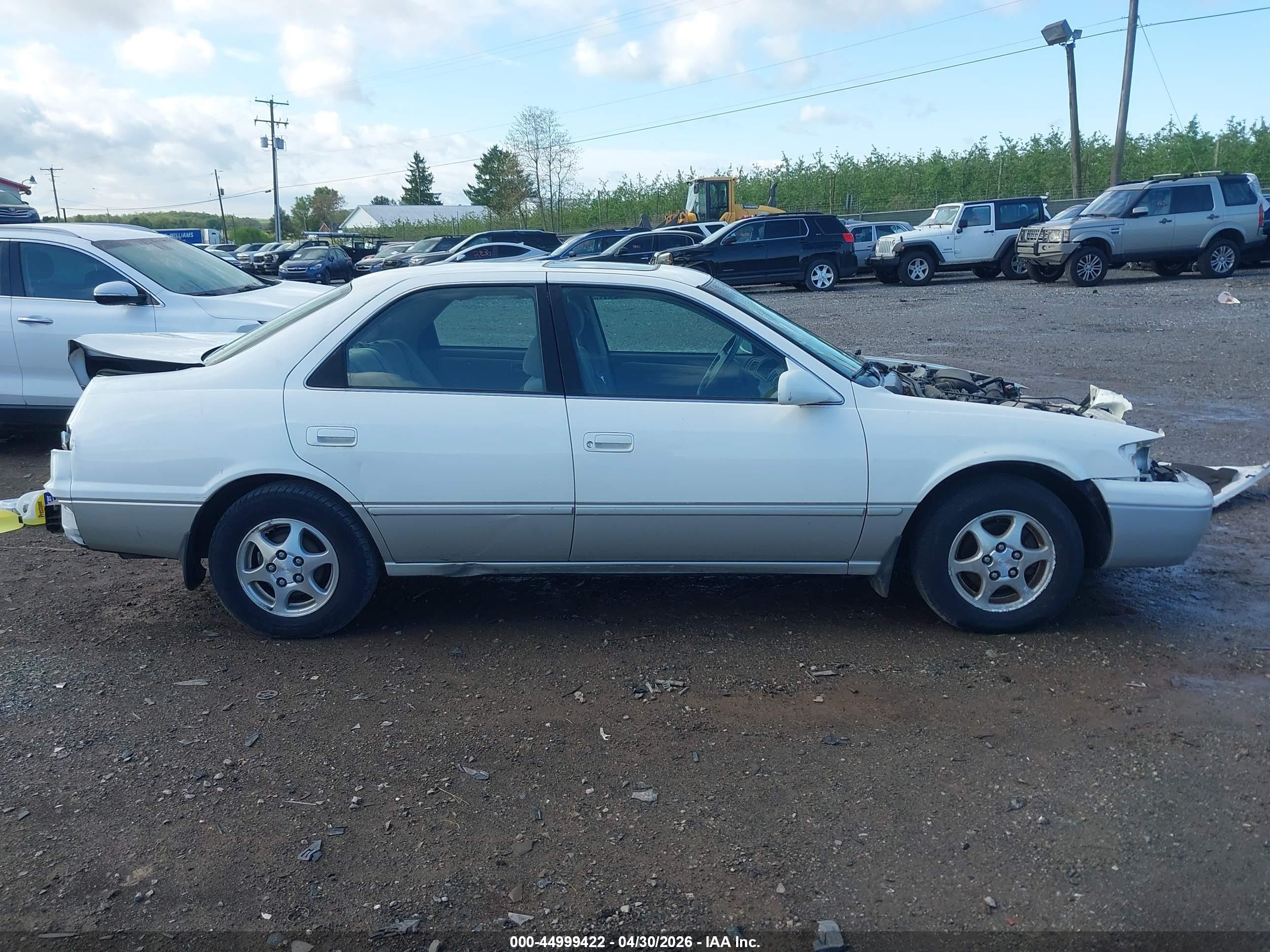 1999 Toyota Camry Le Белый vin: JT2BG22K4X0335263