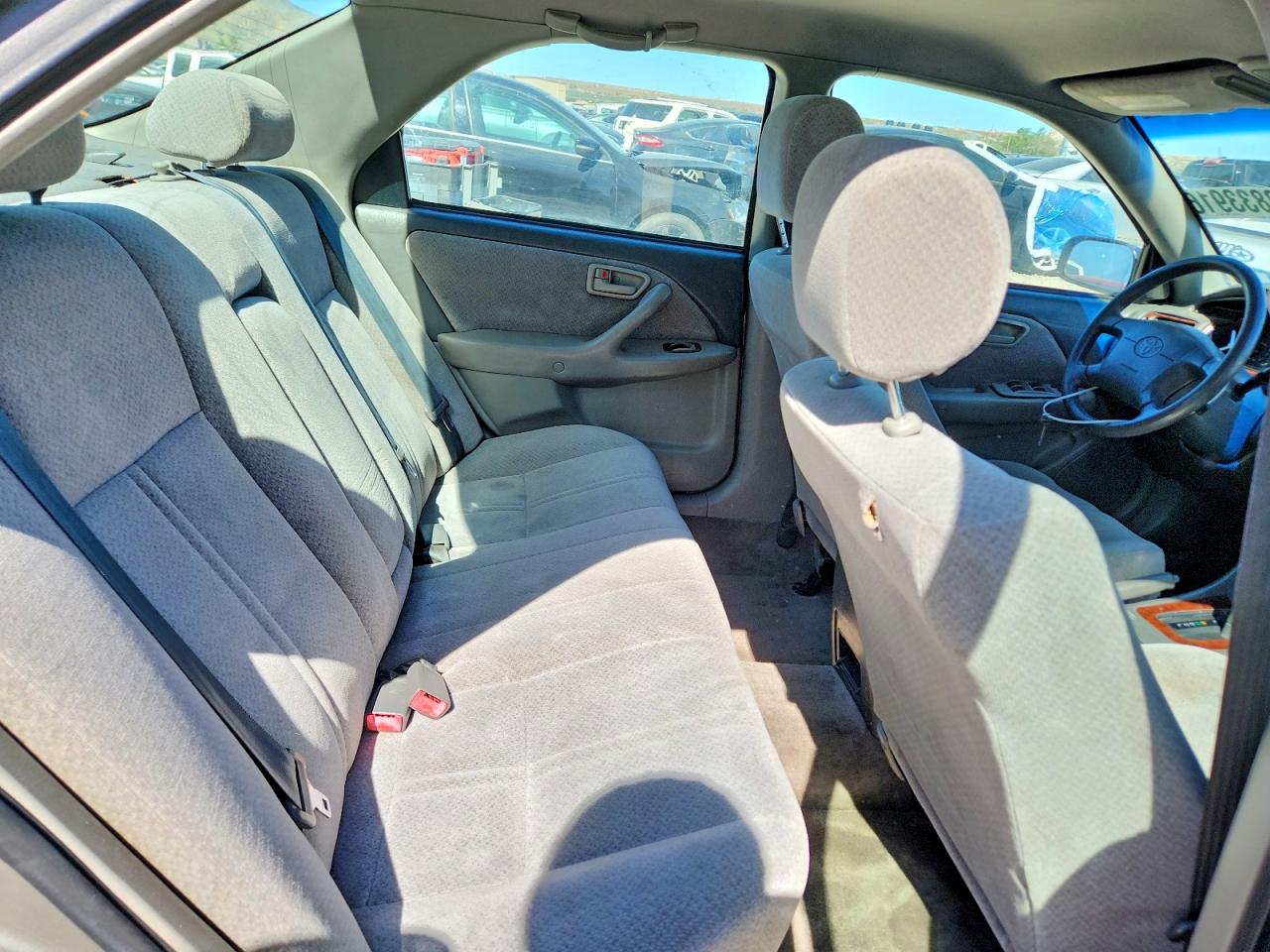 2000 Toyota Camry Le Gray vin: JT2BG22K4Y0406205