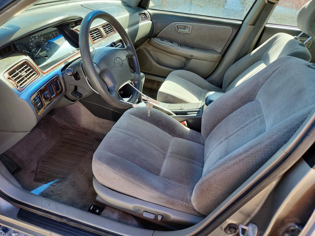 2000 Toyota Camry Le Gray vin: JT2BG22K4Y0406205