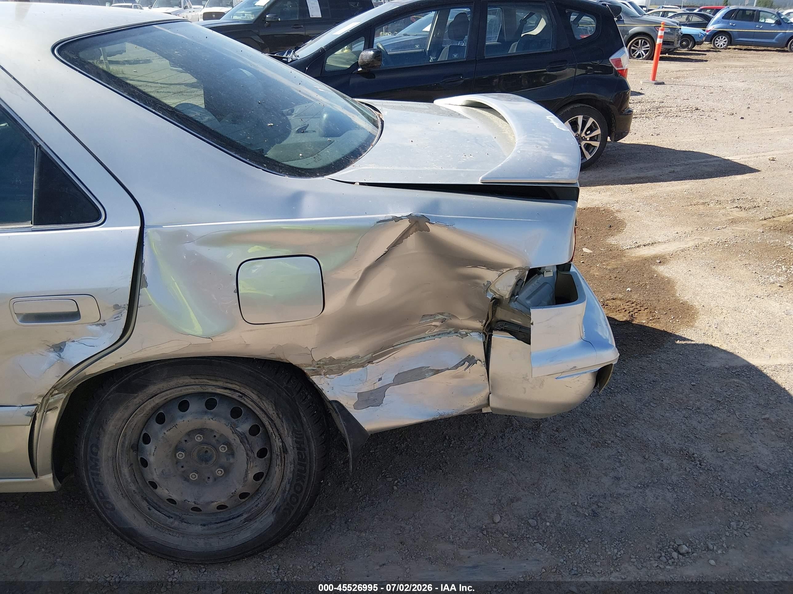 2000 Toyota Camry Le Silver vin: JT2BG22K4Y0421691
