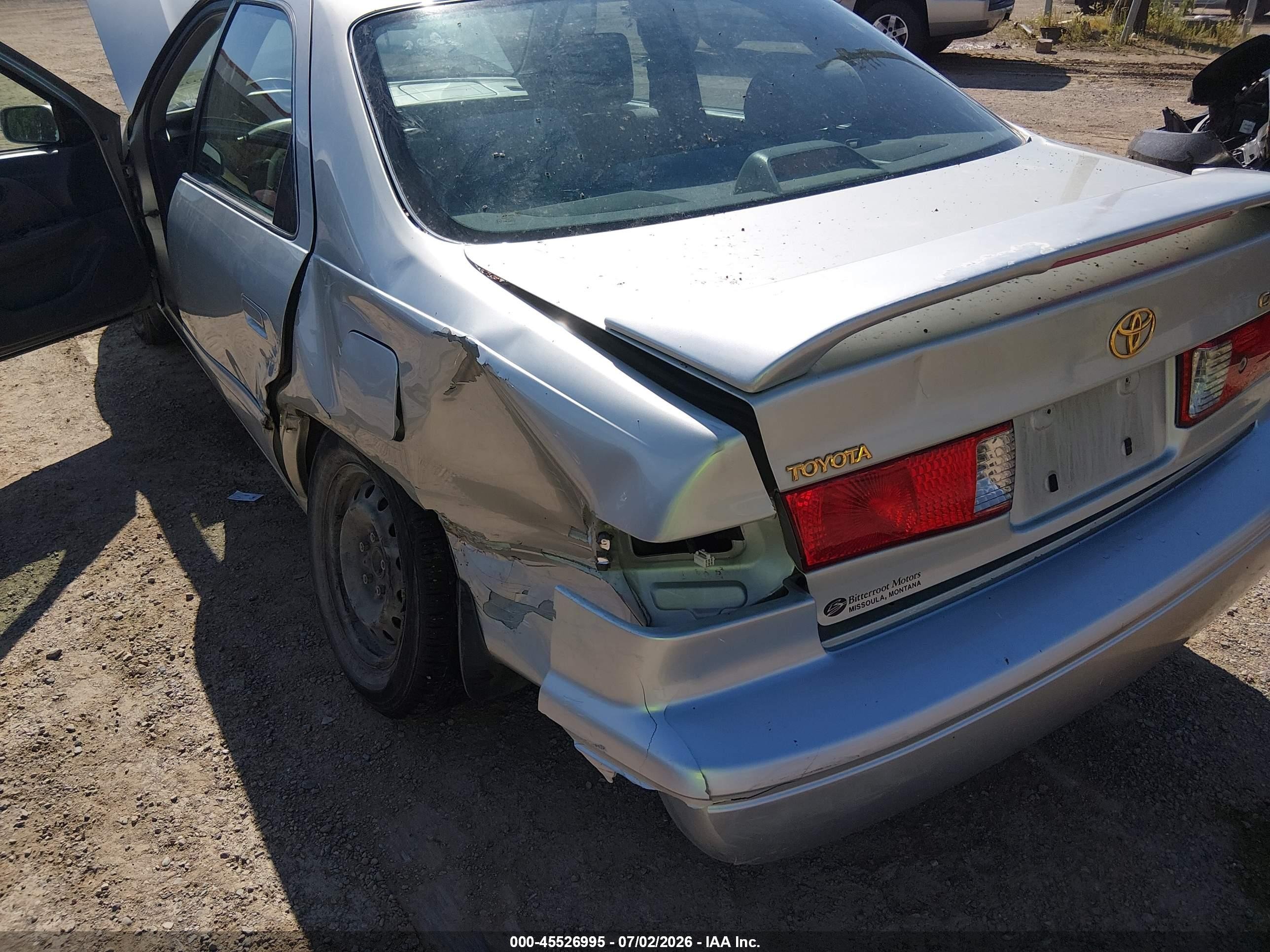 2000 Toyota Camry Le Silver vin: JT2BG22K4Y0421691