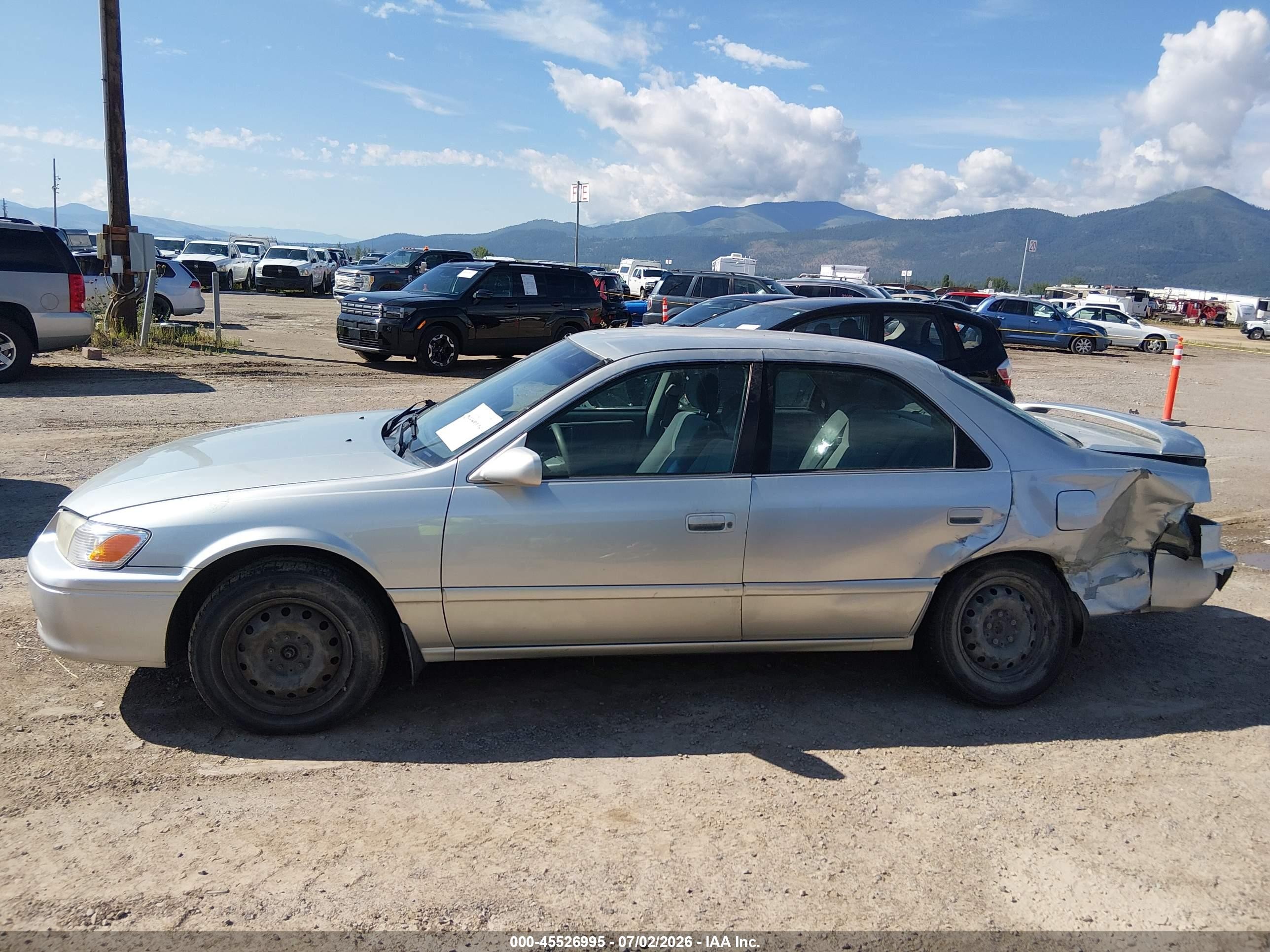 2000 Toyota Camry Le Silver vin: JT2BG22K4Y0421691