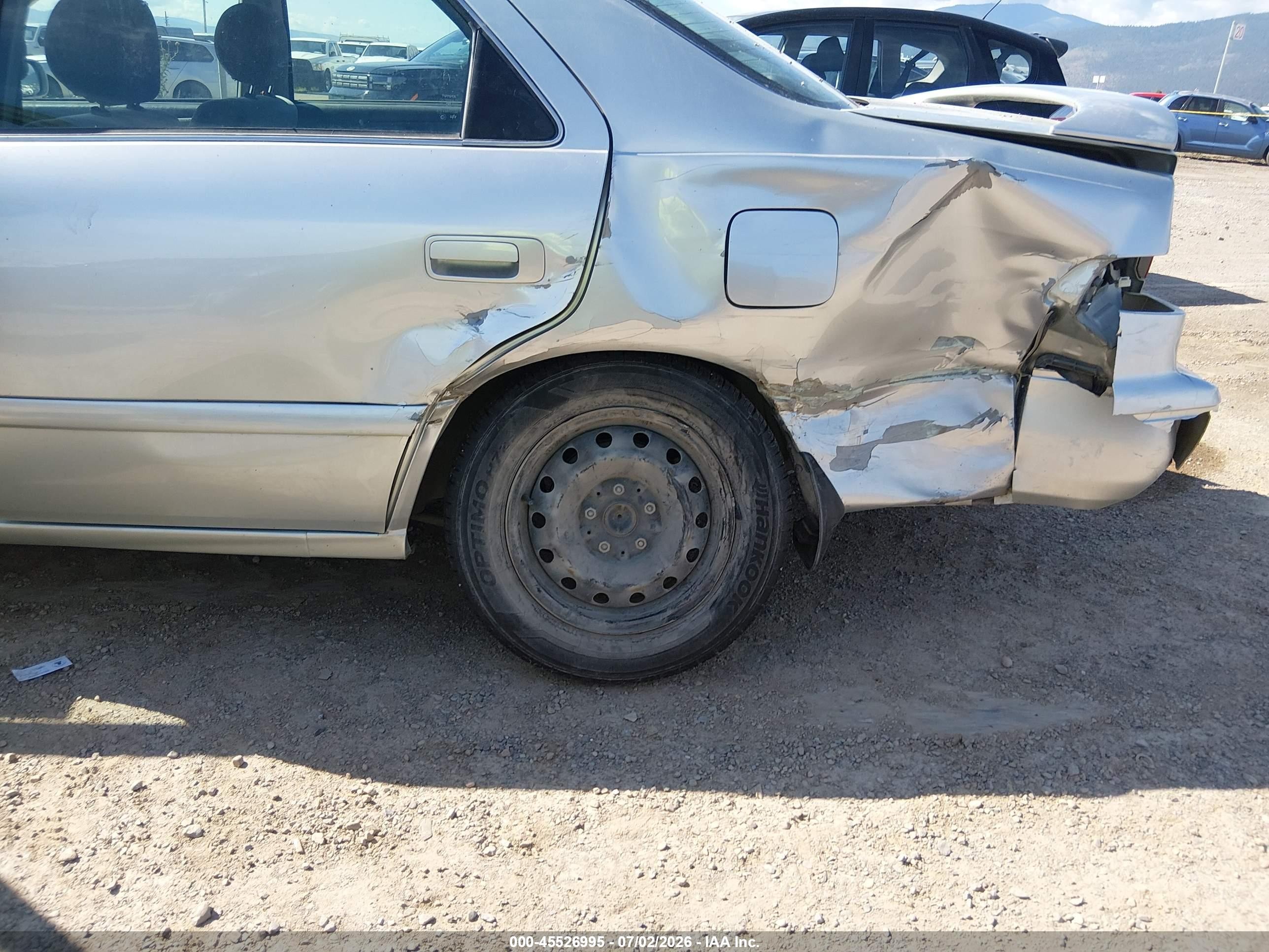 2000 Toyota Camry Le Silver vin: JT2BG22K4Y0421691